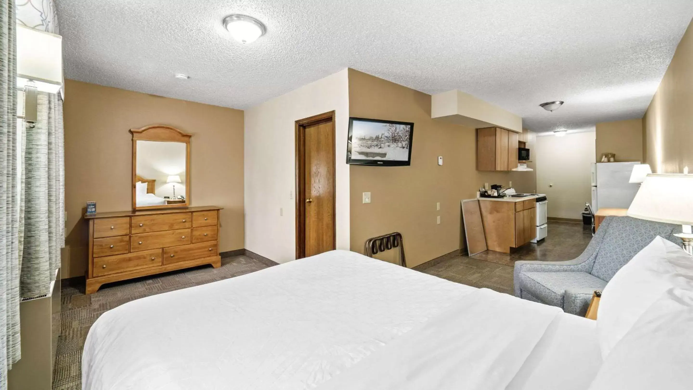 Bedroom, Bed in Clarion Hotel & Suites Fairbanks near Ft. Wainwright