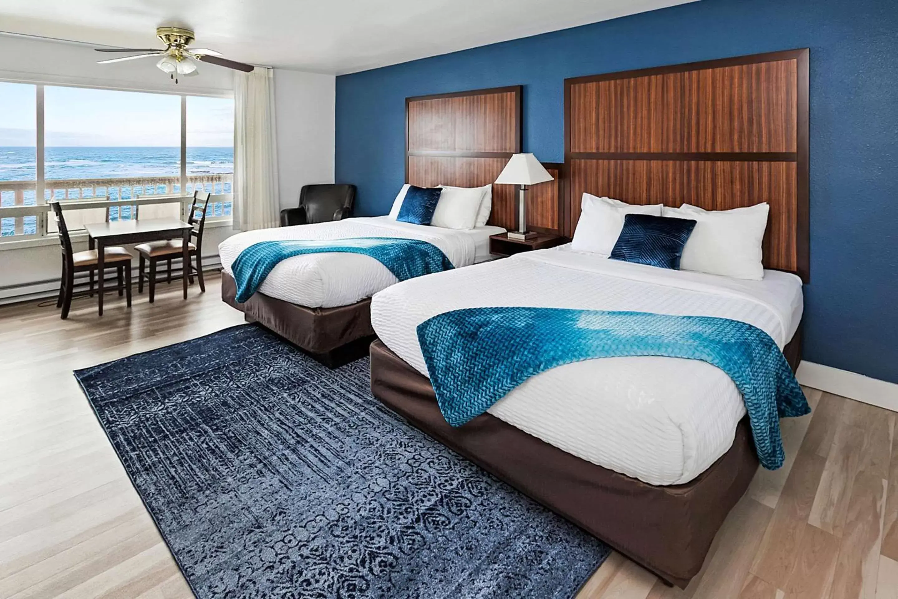 Photo of the whole room, Bed in Clarion Inn Surfrider Resort