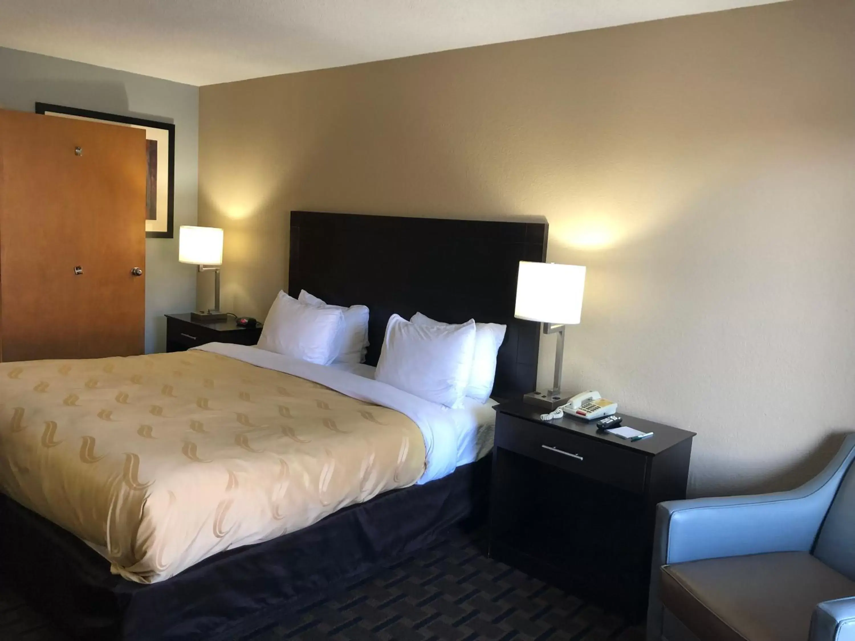 King Room - Accessible/Non-Smoking in Quality Inn Clinton - Laurens I-26