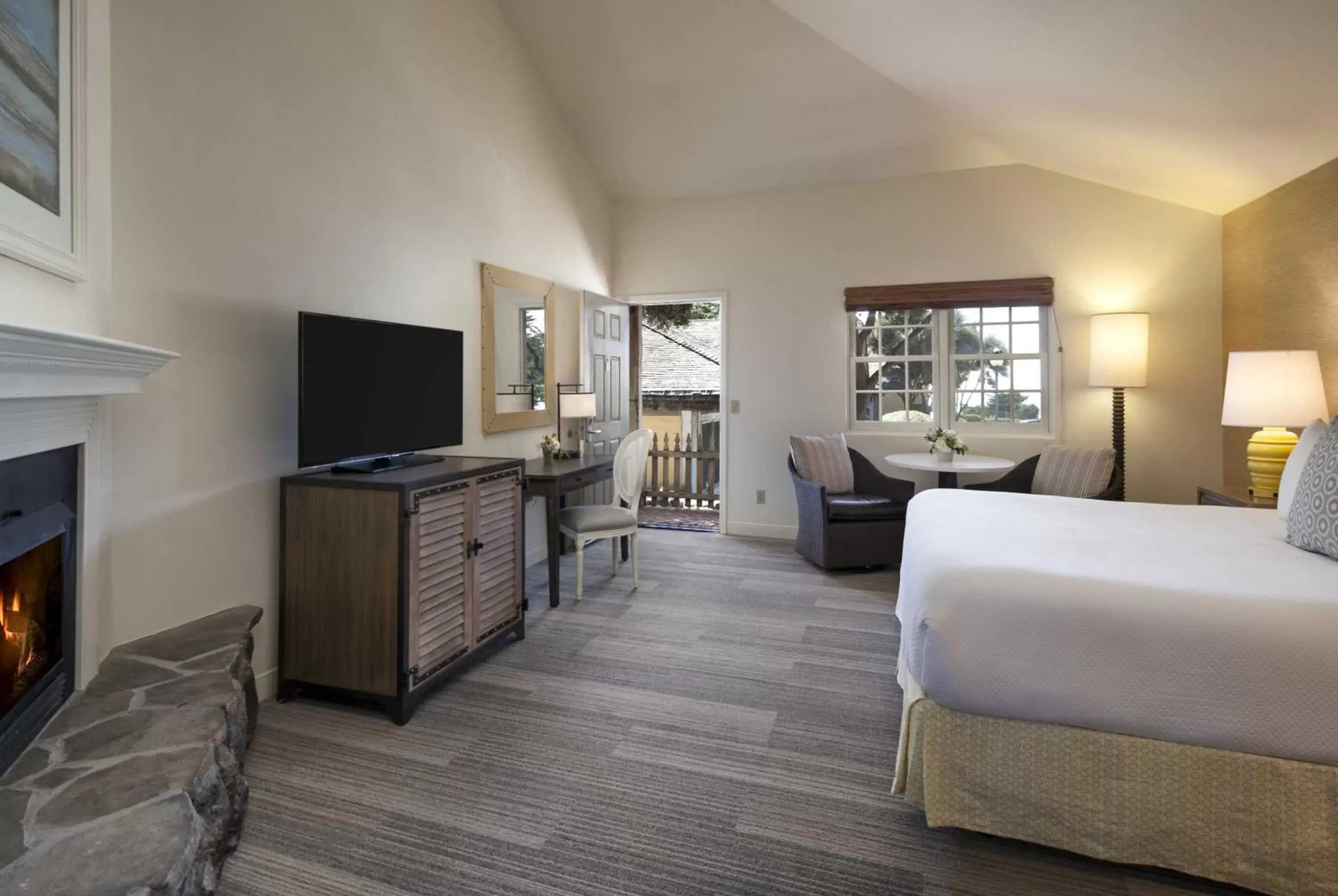 Photo of the whole room, Bed in Fogcatcher Inn Photo of the whole room, Bed in Fogcatcher Inn