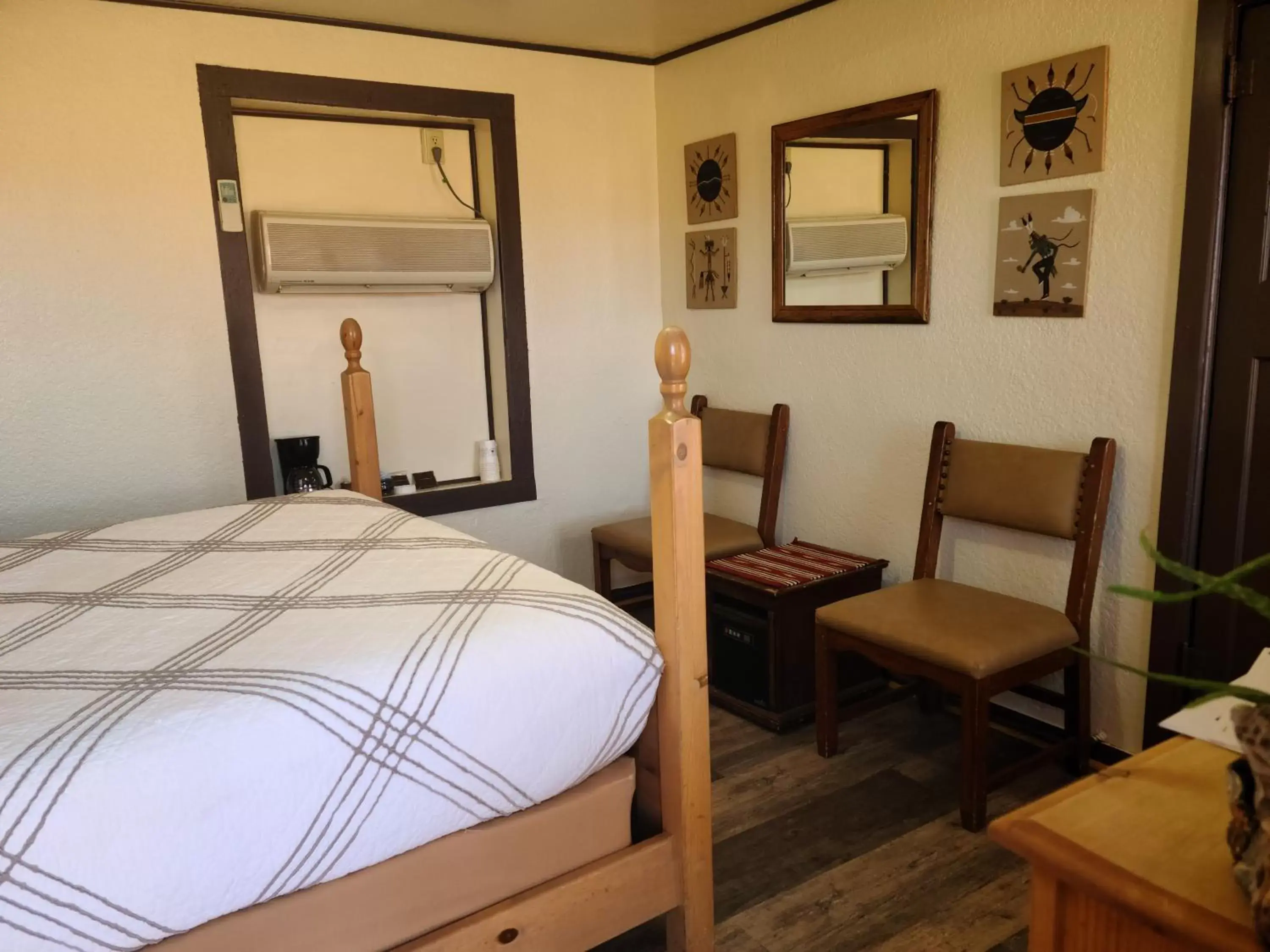 Bed in Lee's Ferry Lodge at Vermilion Cliffs