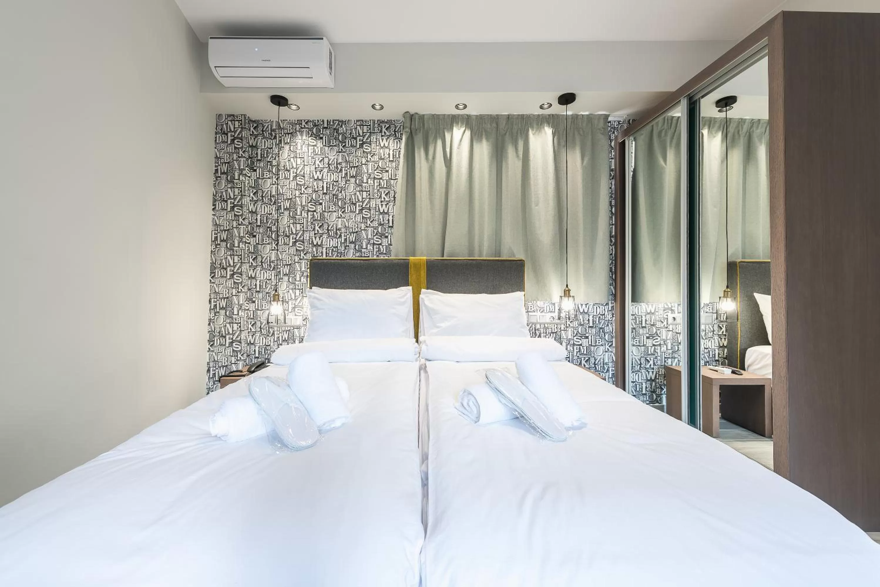 Photo of the whole room, Bed in Athens Lights