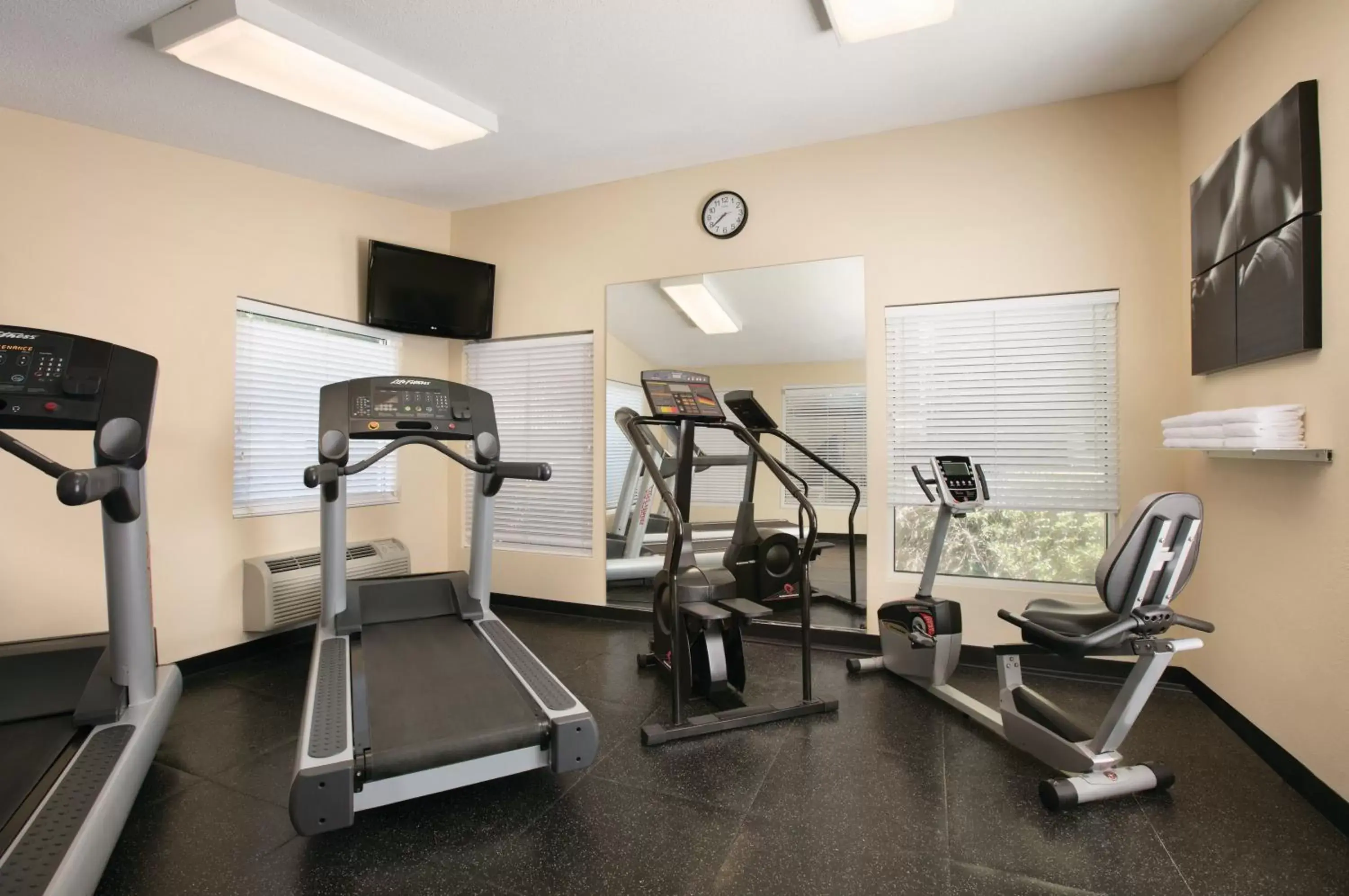 Fitness centre/facilities, Fitness Center/Facilities in Country Inn & Suites by Radisson, Atlanta Airport North, GA