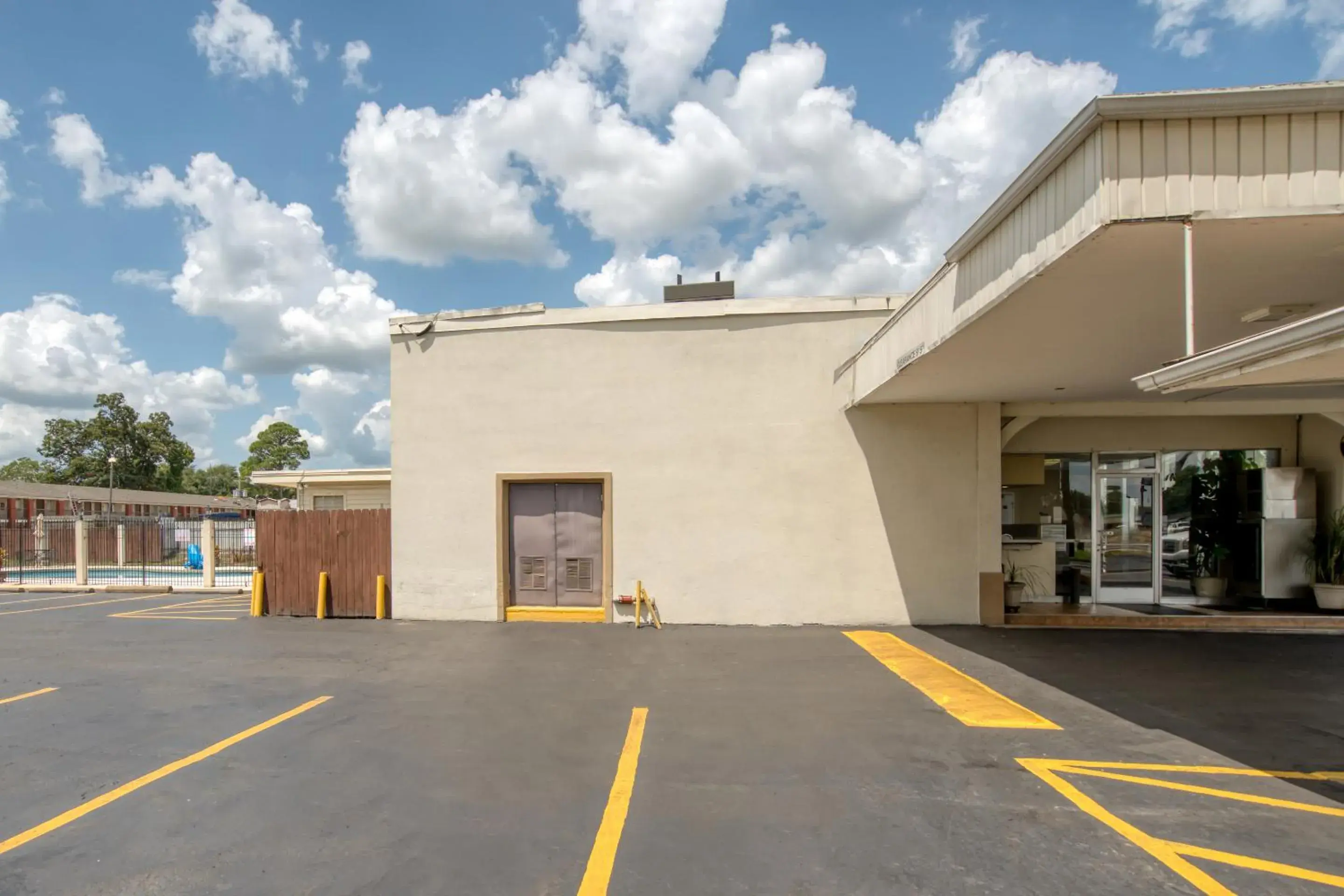 Facade/entrance, Property Building in OYO Hotel Alexandria LA- Hwy 165