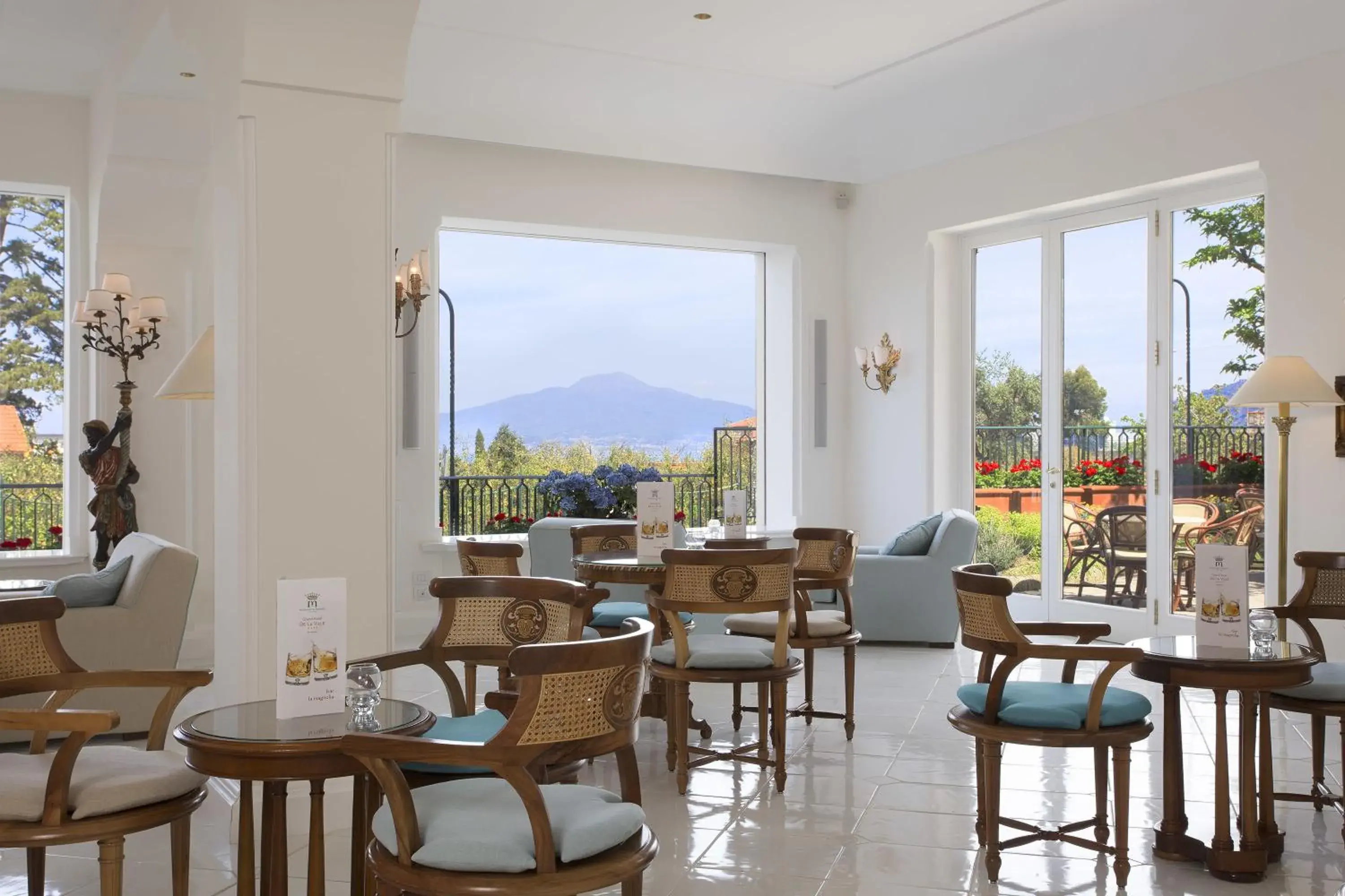 Lounge or bar in Grand Hotel de la Ville Lounge or bar in Grand Hotel de la Ville