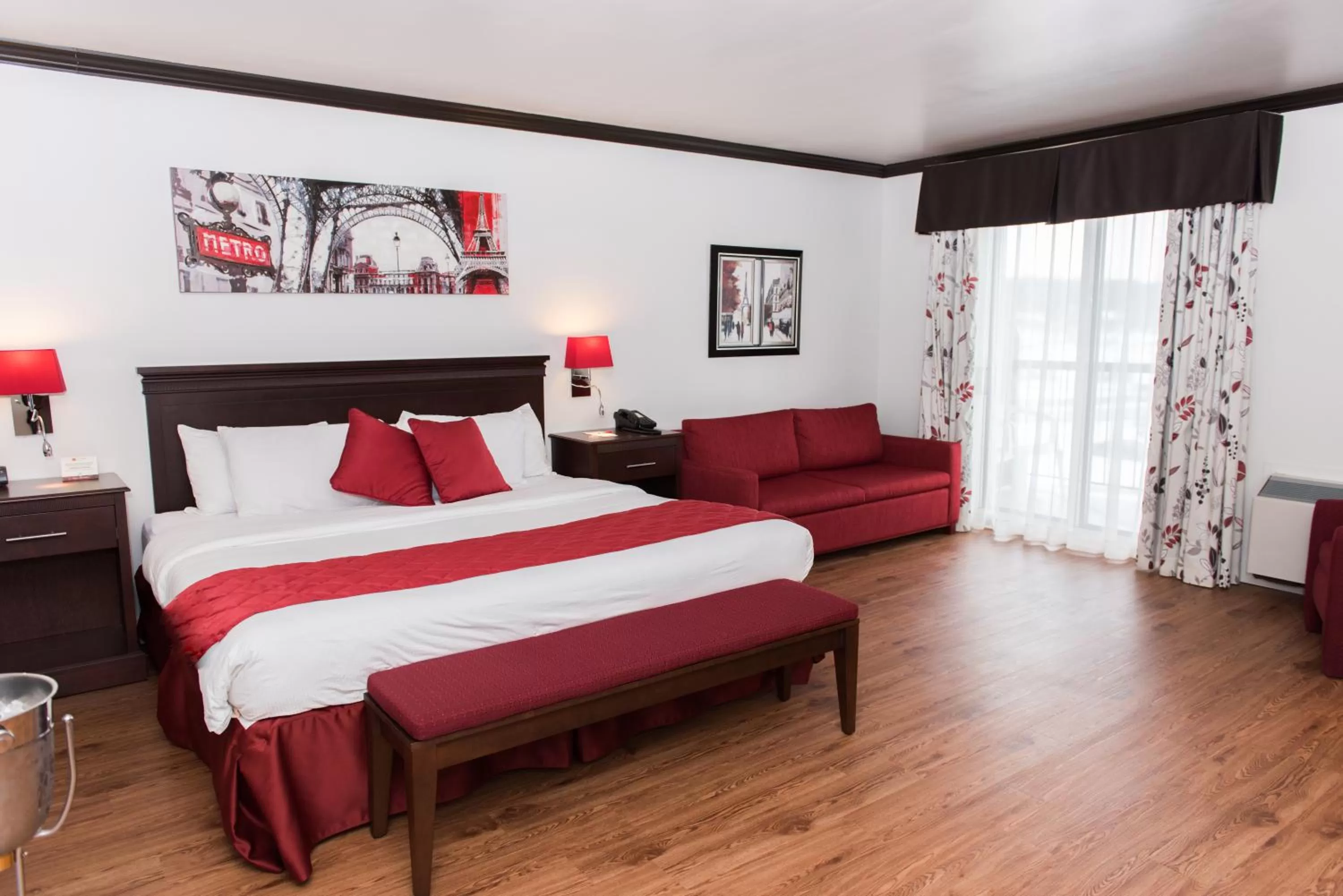 Photo of the whole room in Hôtel Le Floral