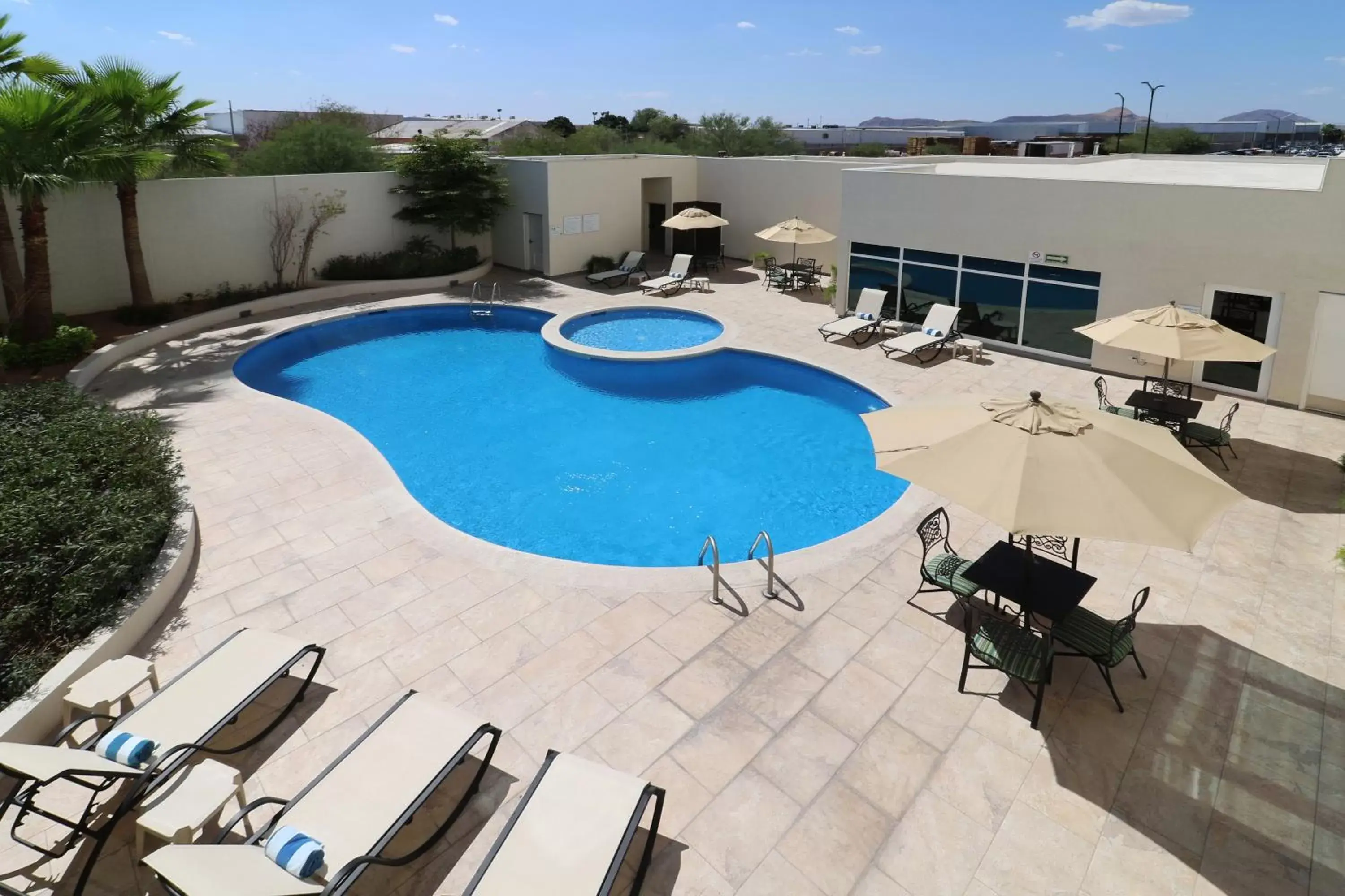 Swimming pool, Pool View in Holiday Inn Hotel & Suites Hermosillo Aeropuerto, an IHG Hotel