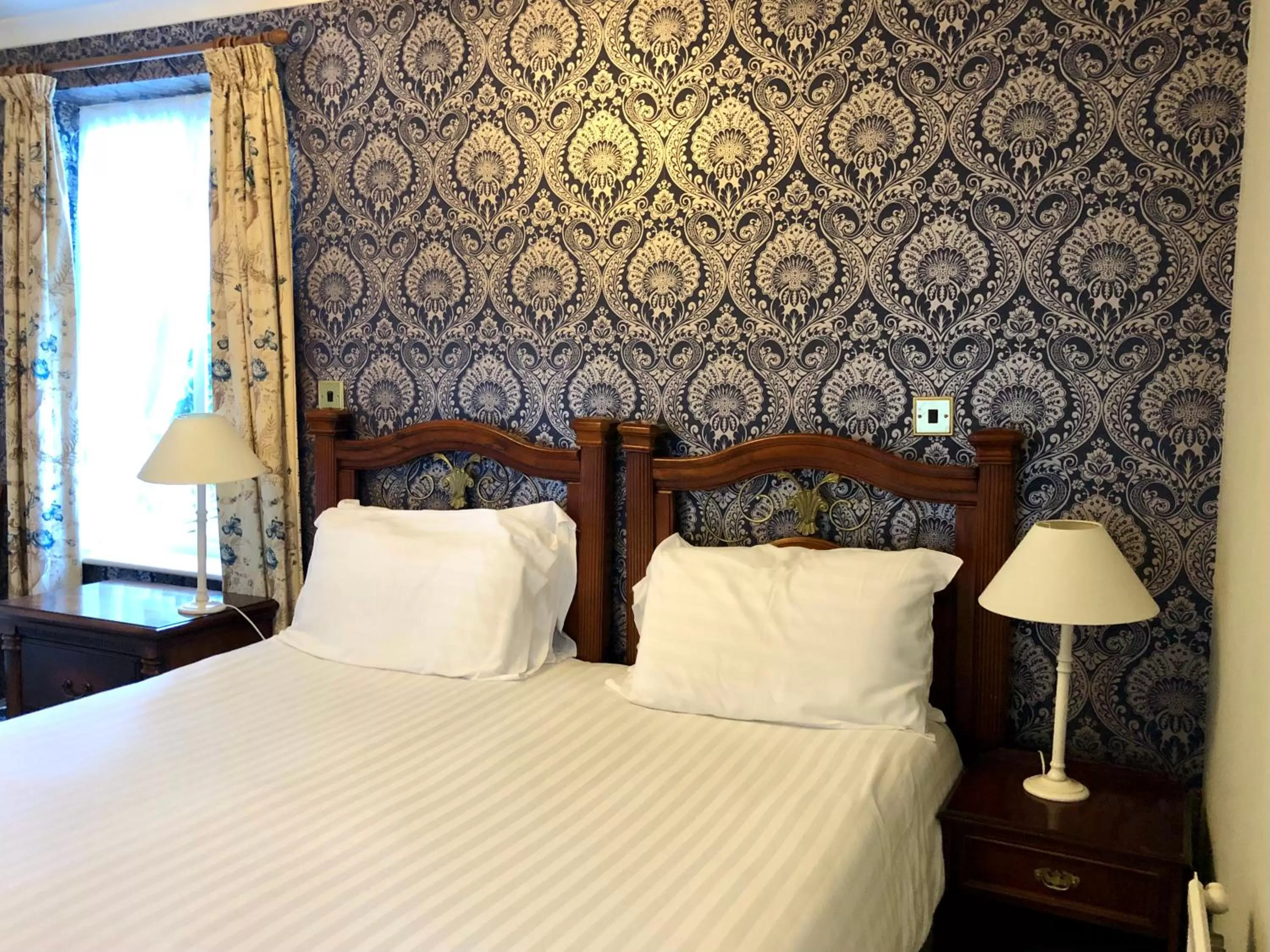 Bed in Deans Place Hotel