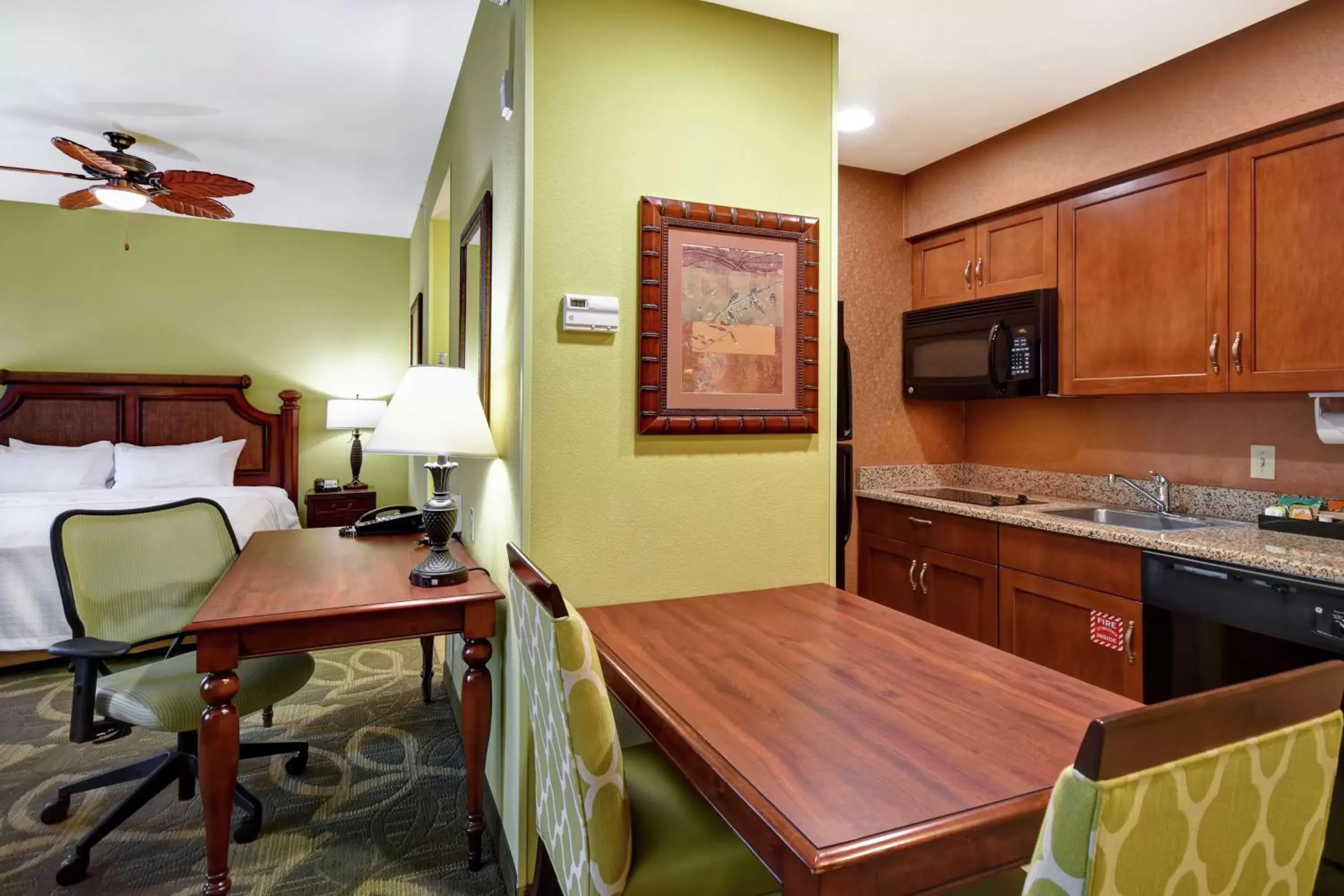 Bedroom, Kitchen/Kitchenette in Homewood Suites by Hilton Ocala at Heath Brook