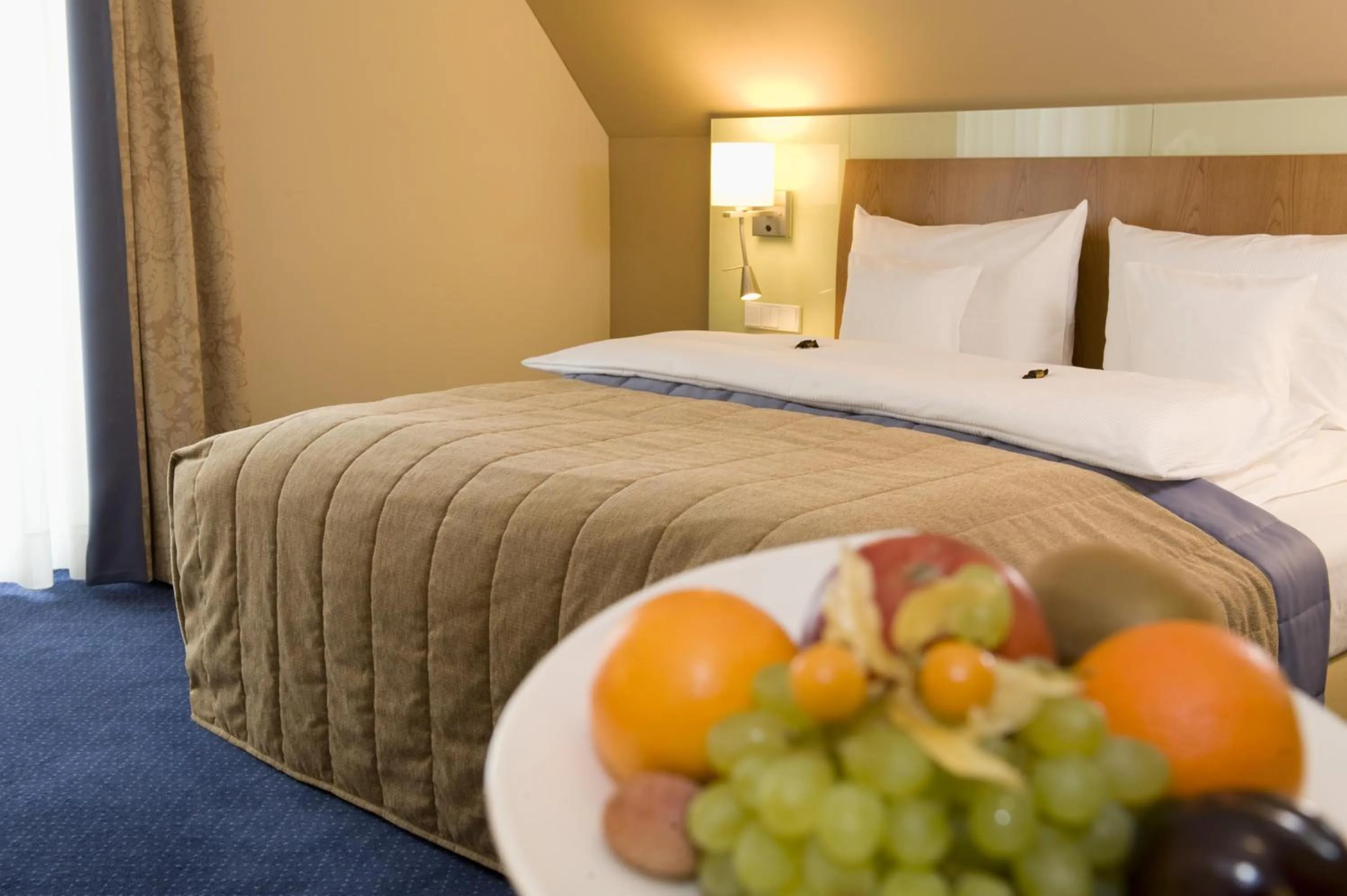 Photo of the whole room, Bed in Lind Hotel