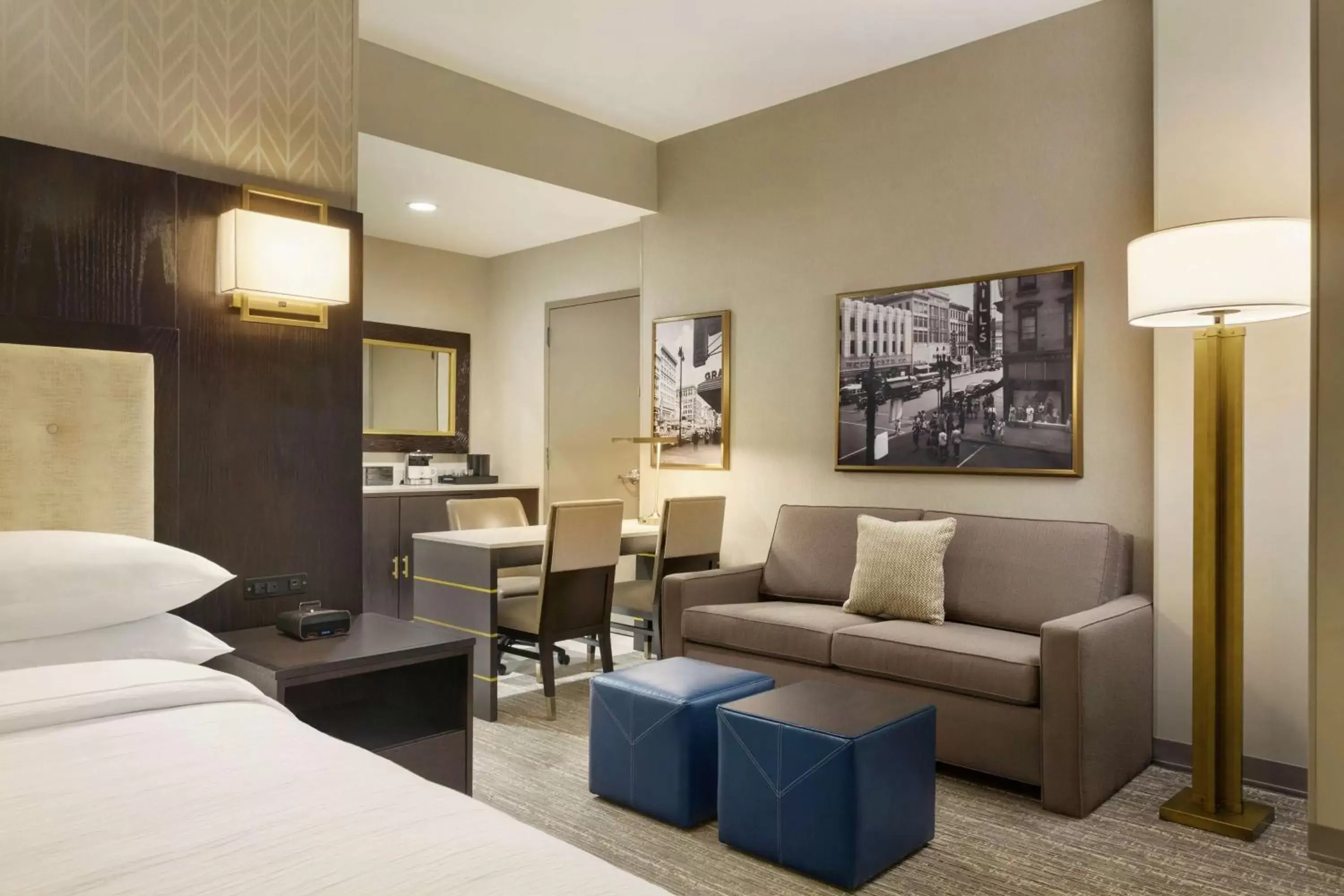 Bedroom, Seating Area in Embassy Suites By Hilton Syracuse Destiny USA