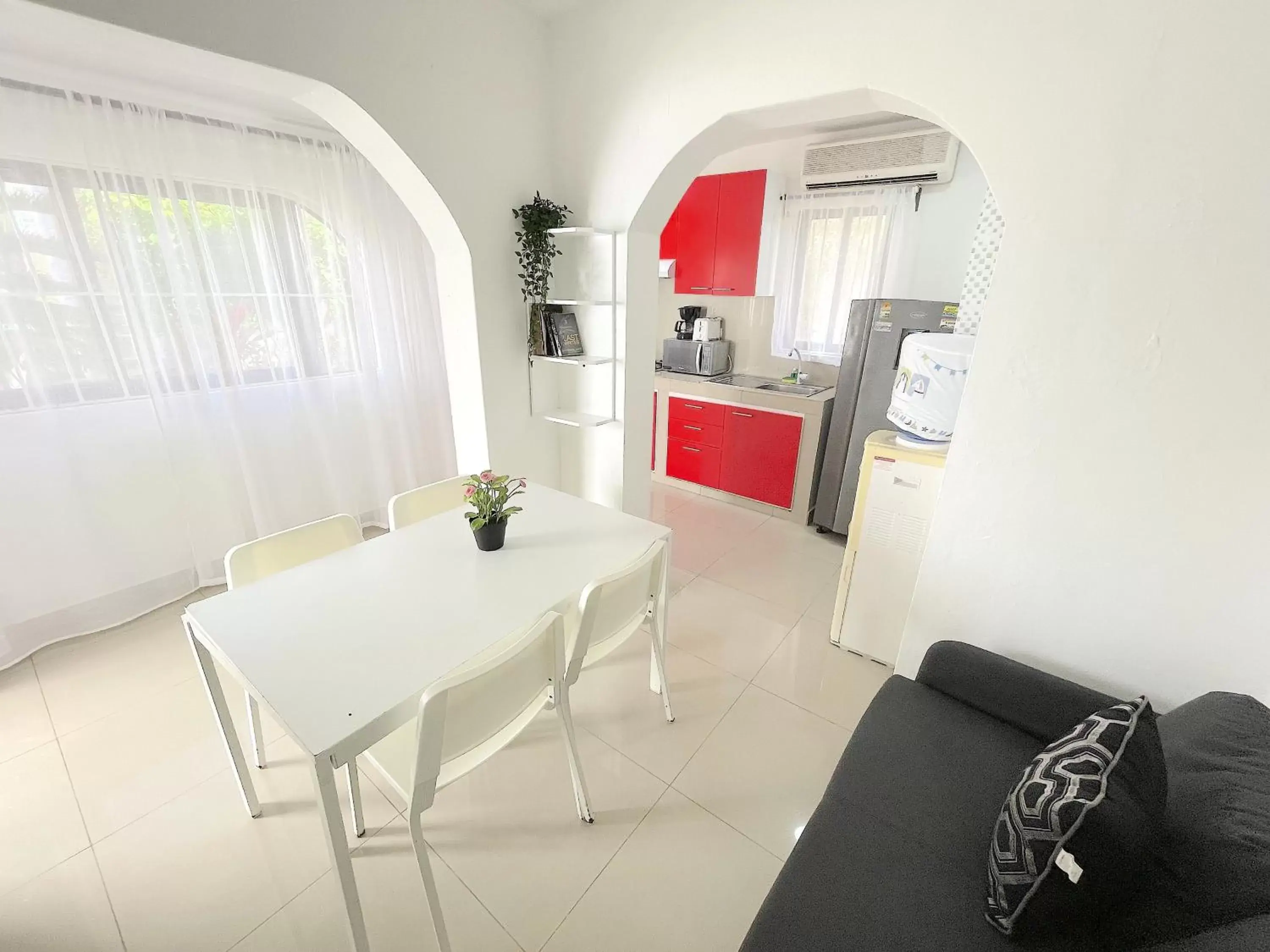 Kitchen or kitchenette, Dining Area in HOTEL Beach VILLAS Los Corales WIFI & BBQ BEACH CLUB