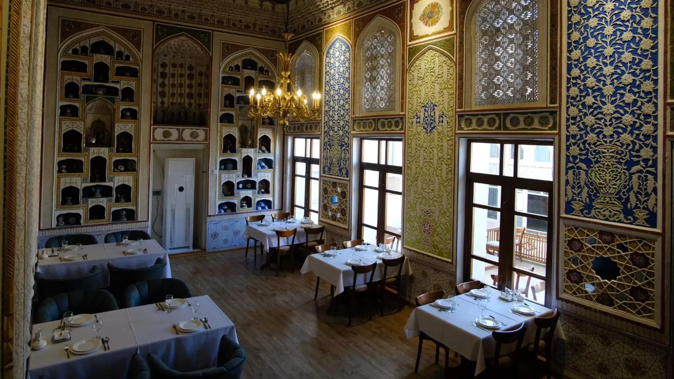 Restaurant/Places to Eat in Lyabi House Hotel