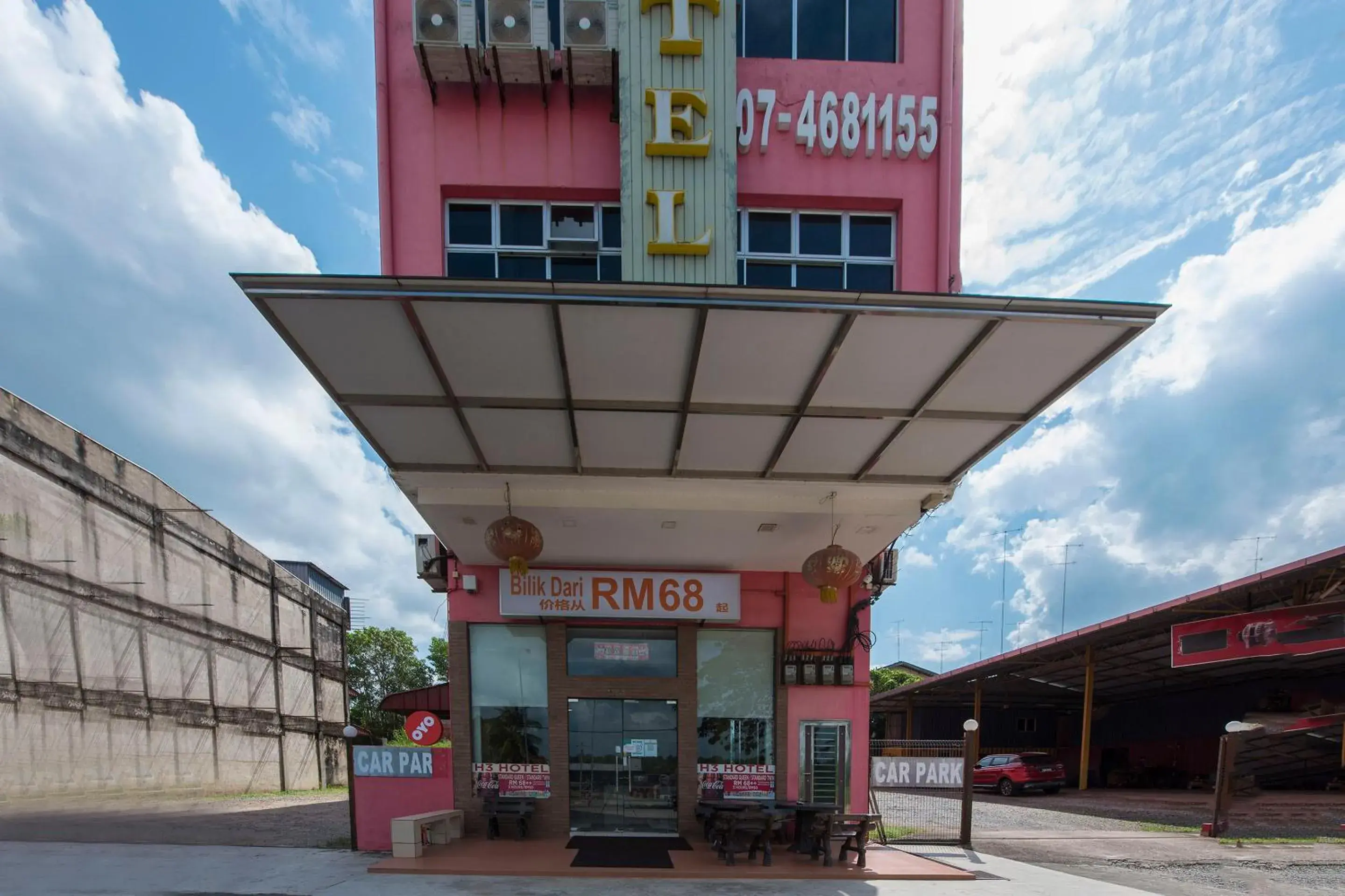 Facade/entrance, Property Building in OYO 90385 H3 Hotel