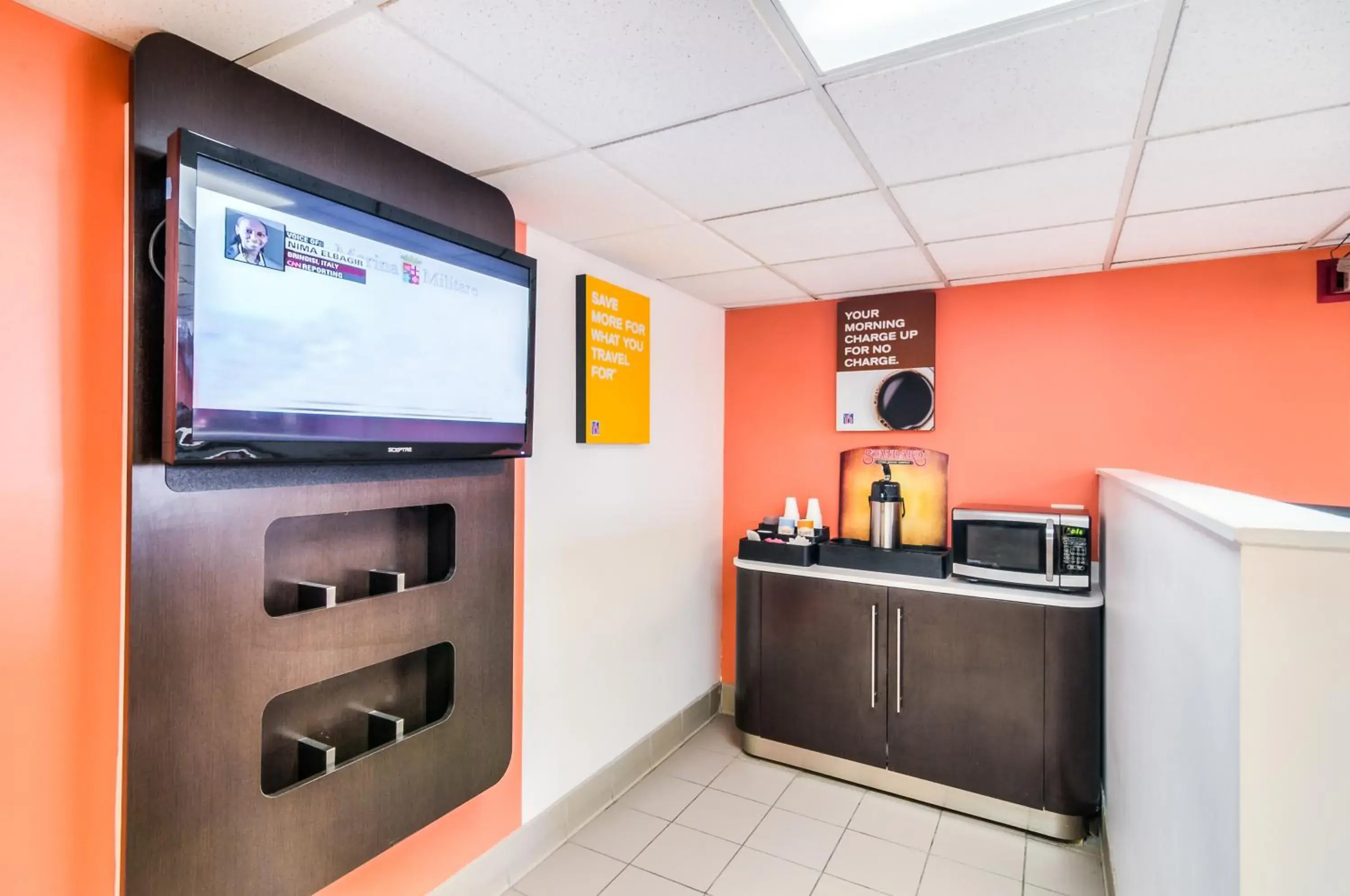 Lobby or reception, TV/Entertainment Center in Motel 6-Lansing, IL - Chicago South