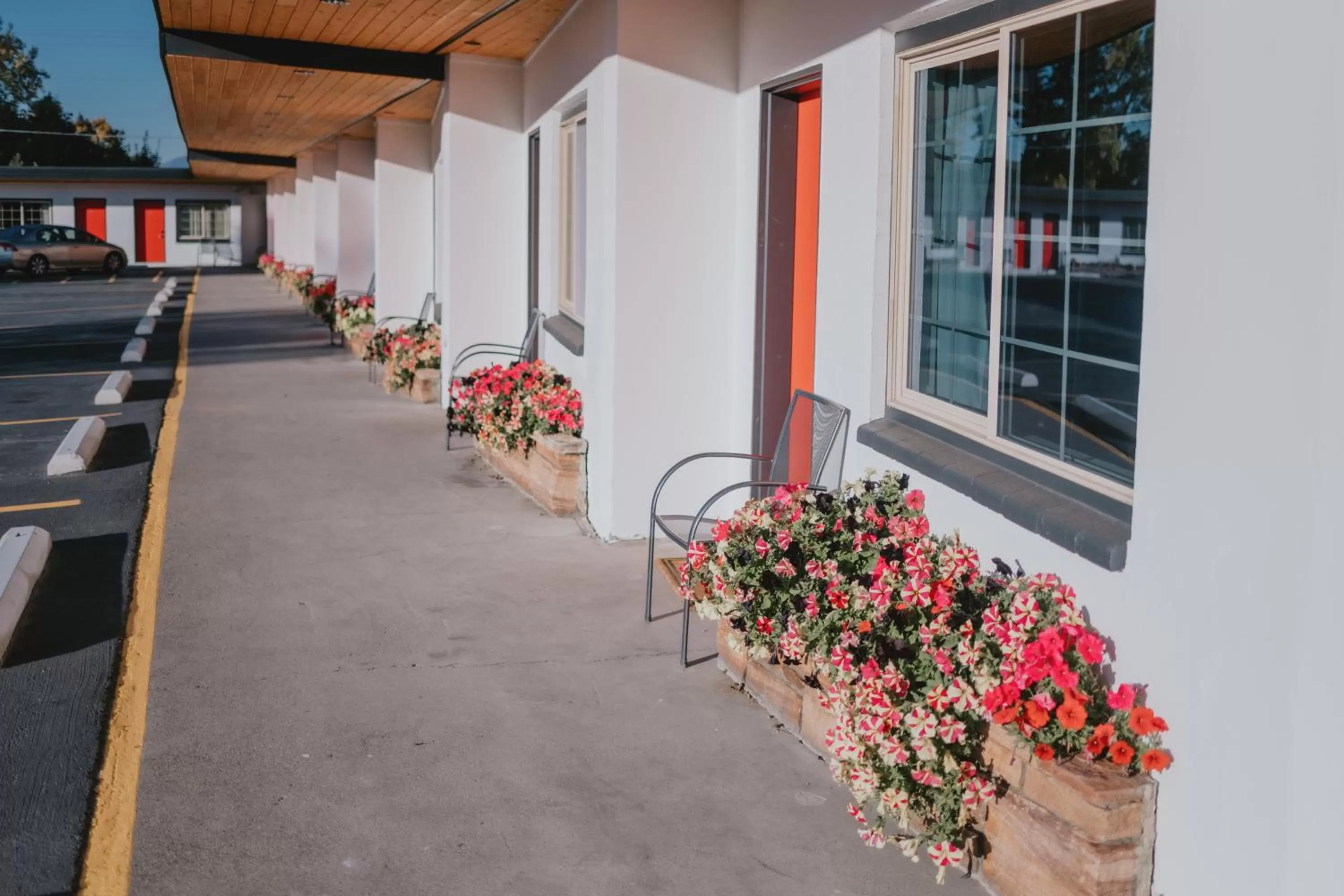 Property building in Sapphire Motel Midtown Bozeman