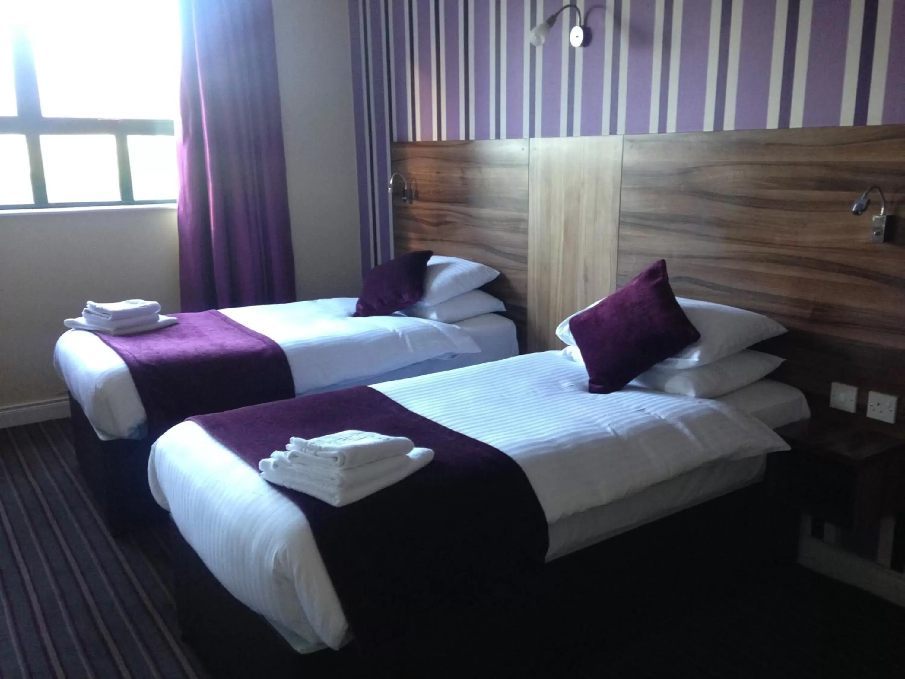 Bedroom, Bed in Mourne Country Hotel