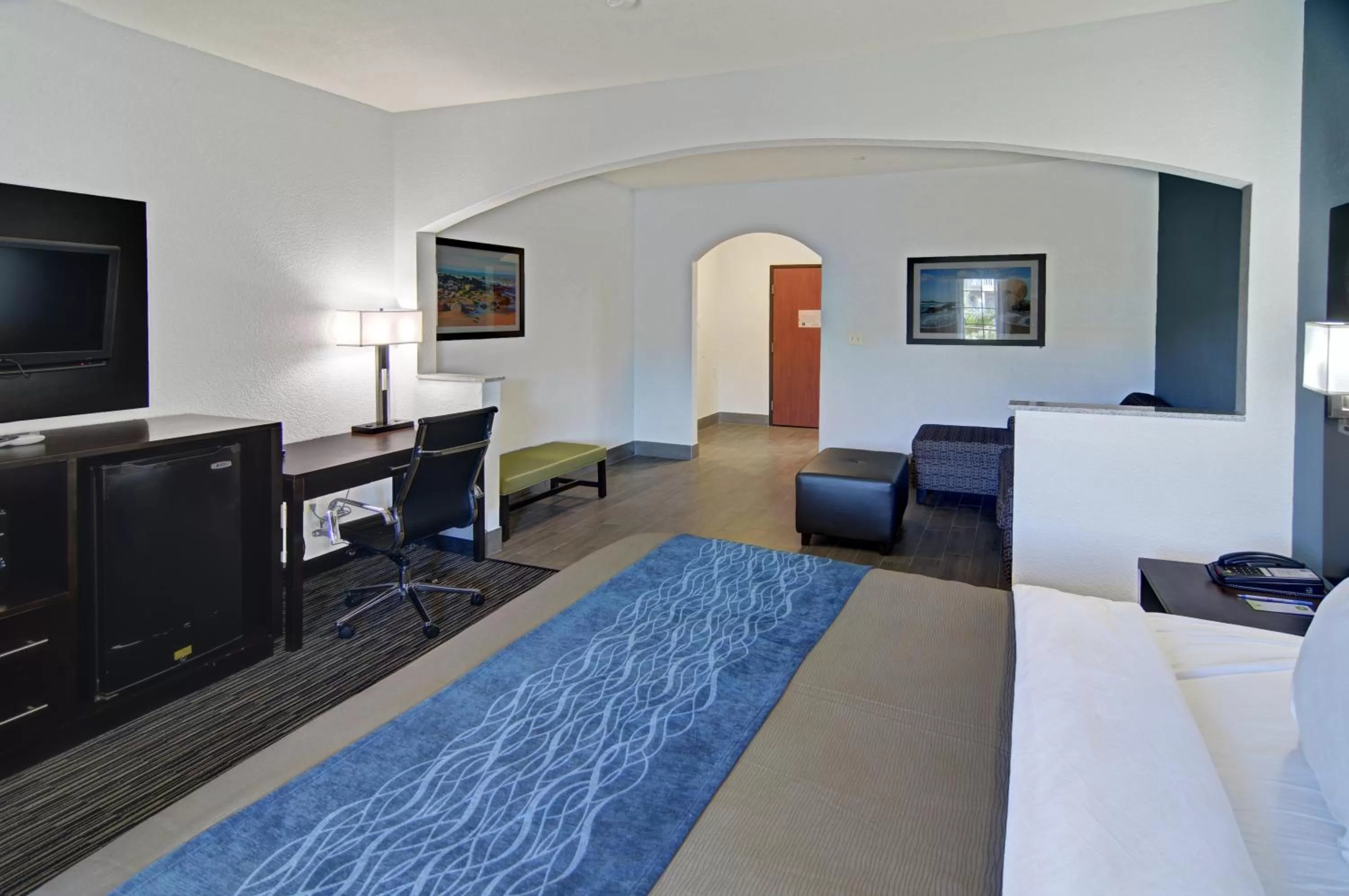 King Suite - Accessible/Non-Smoking in Comfort Inn & Suites Beachfront