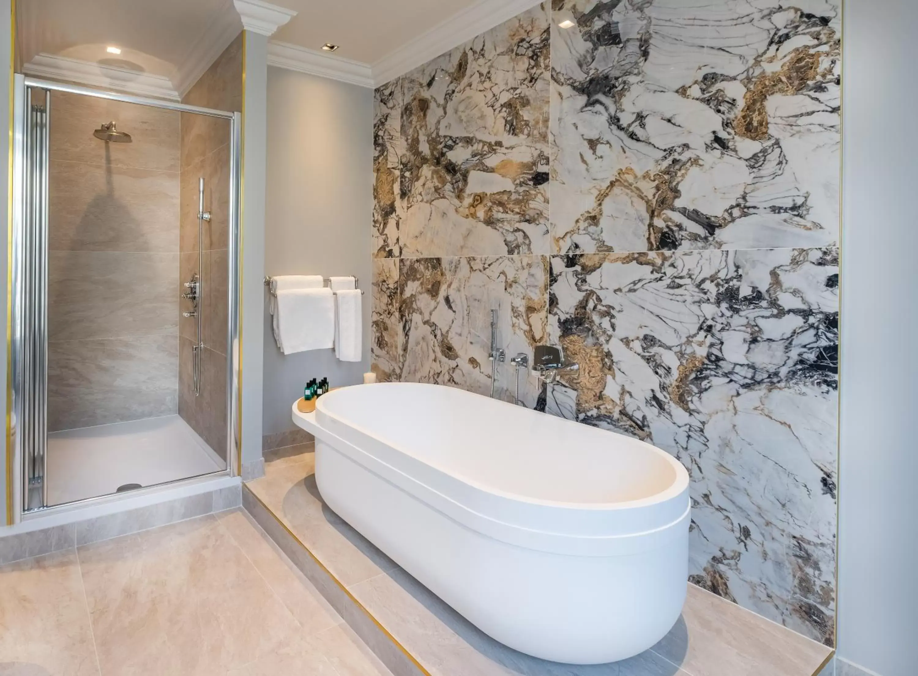 Bathroom in Hôtel Elysia by Inwood Hotels