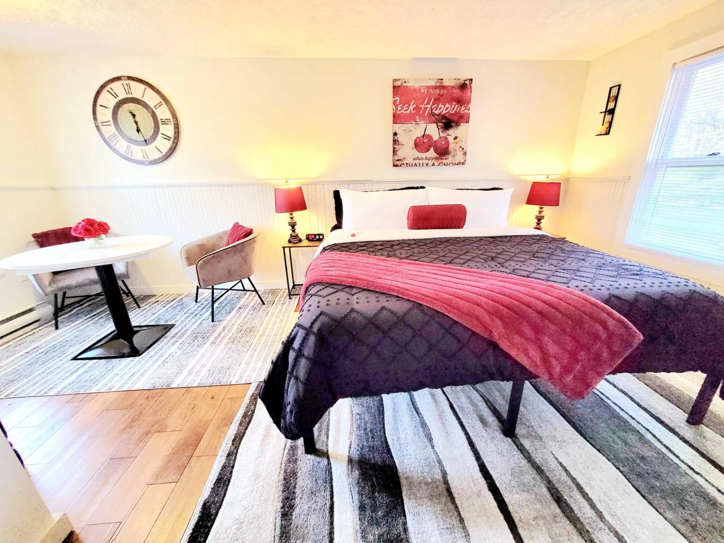 Photo of the whole room, Bed in Pump House Inn & Spa