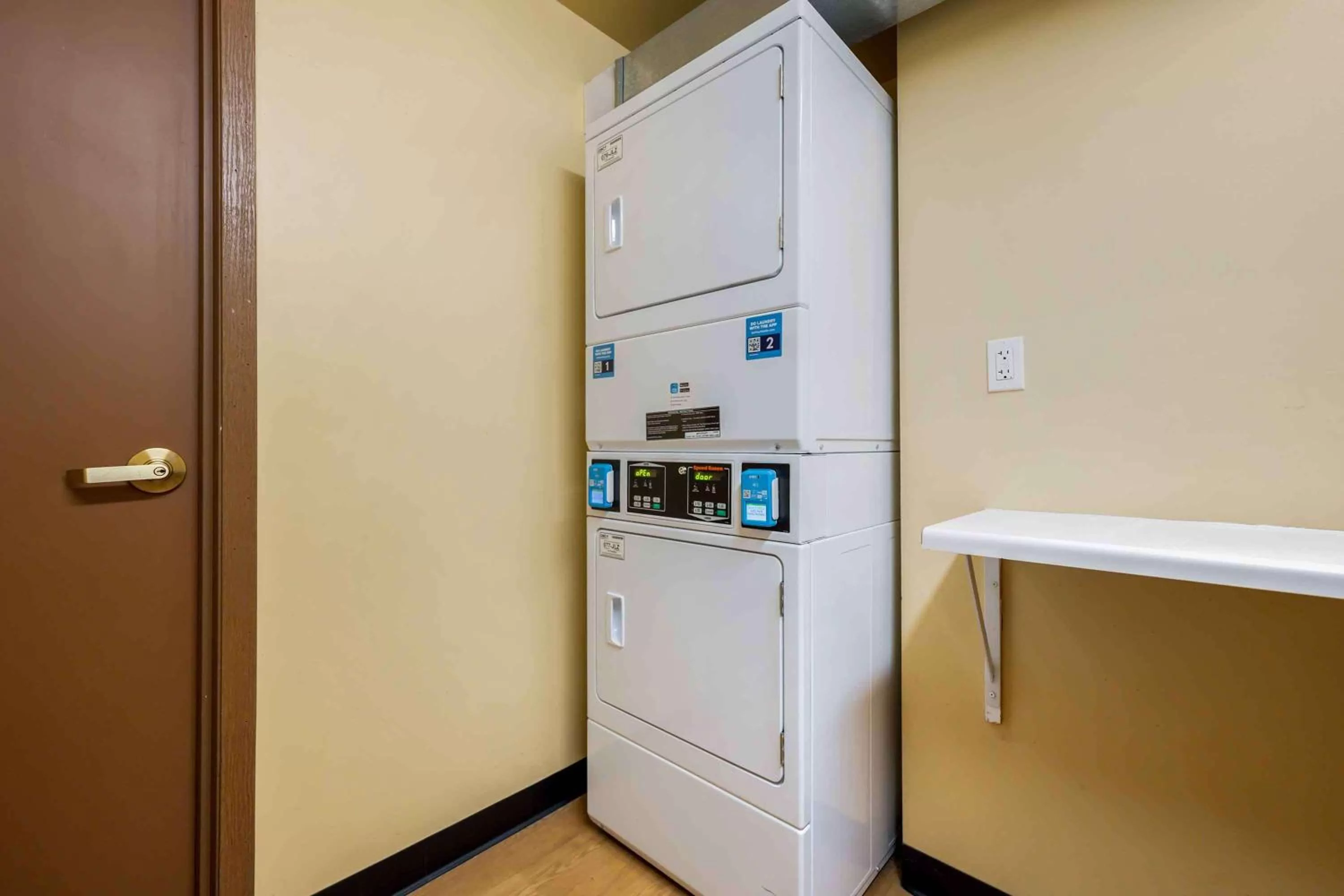Property building in Extended Stay America Suites - Chicago - Elgin - West Dundee