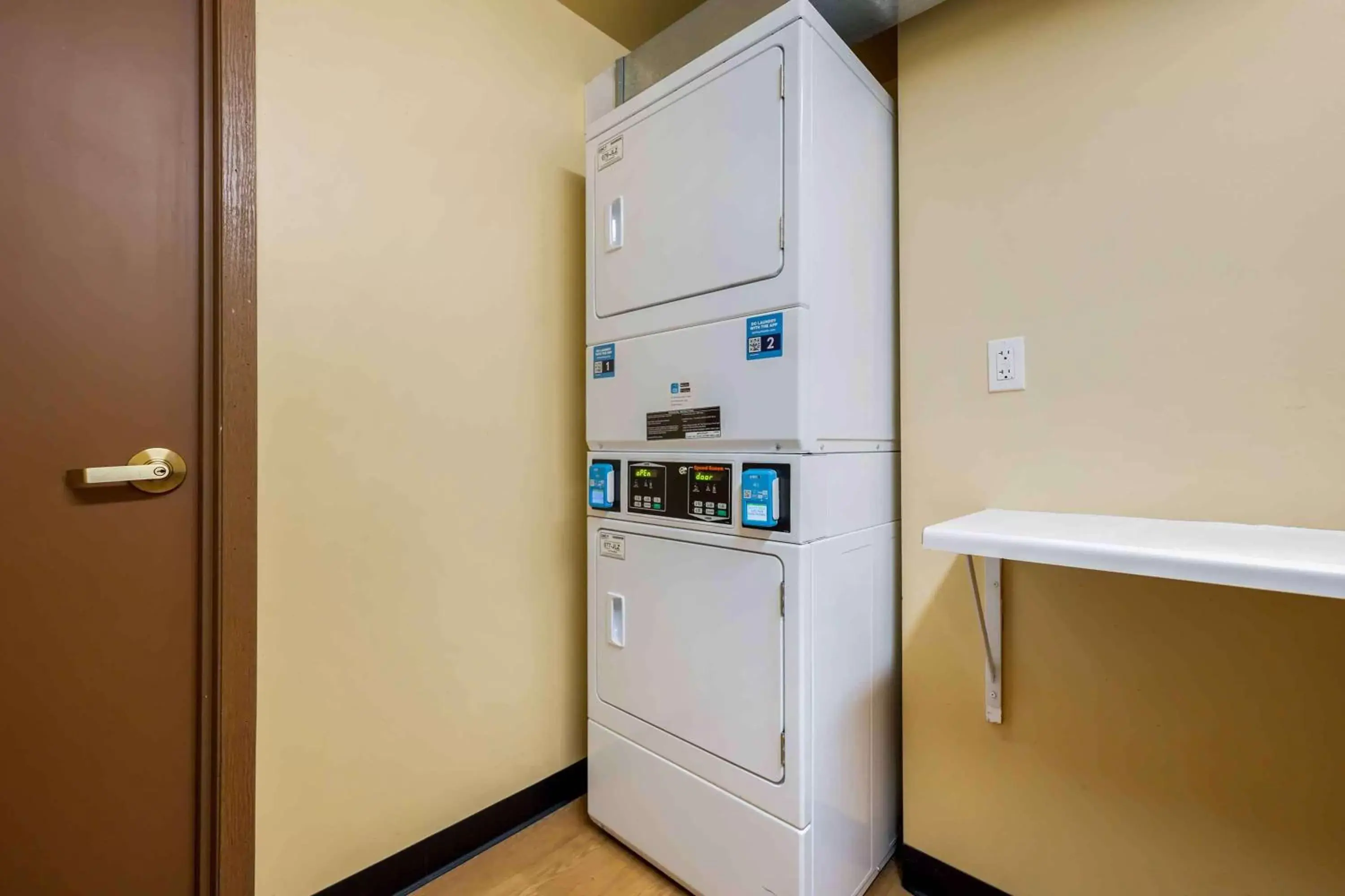 Property building, Kitchen/Kitchenette in Extended Stay America Suites - Chicago - Elgin - West Dundee