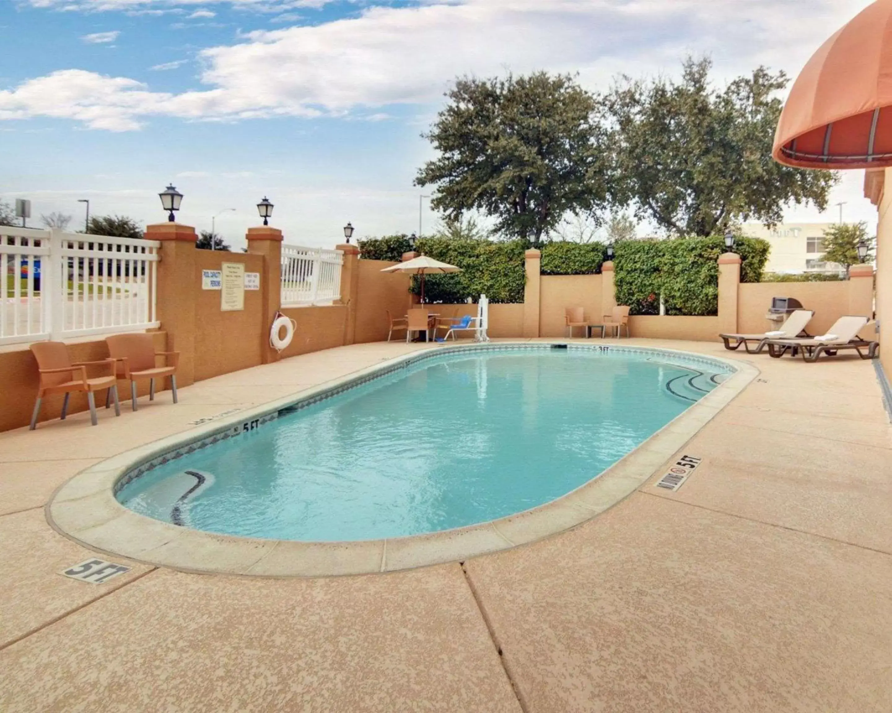 On site, Swimming Pool in Comfort Inn Grapevine Near DFW Airport