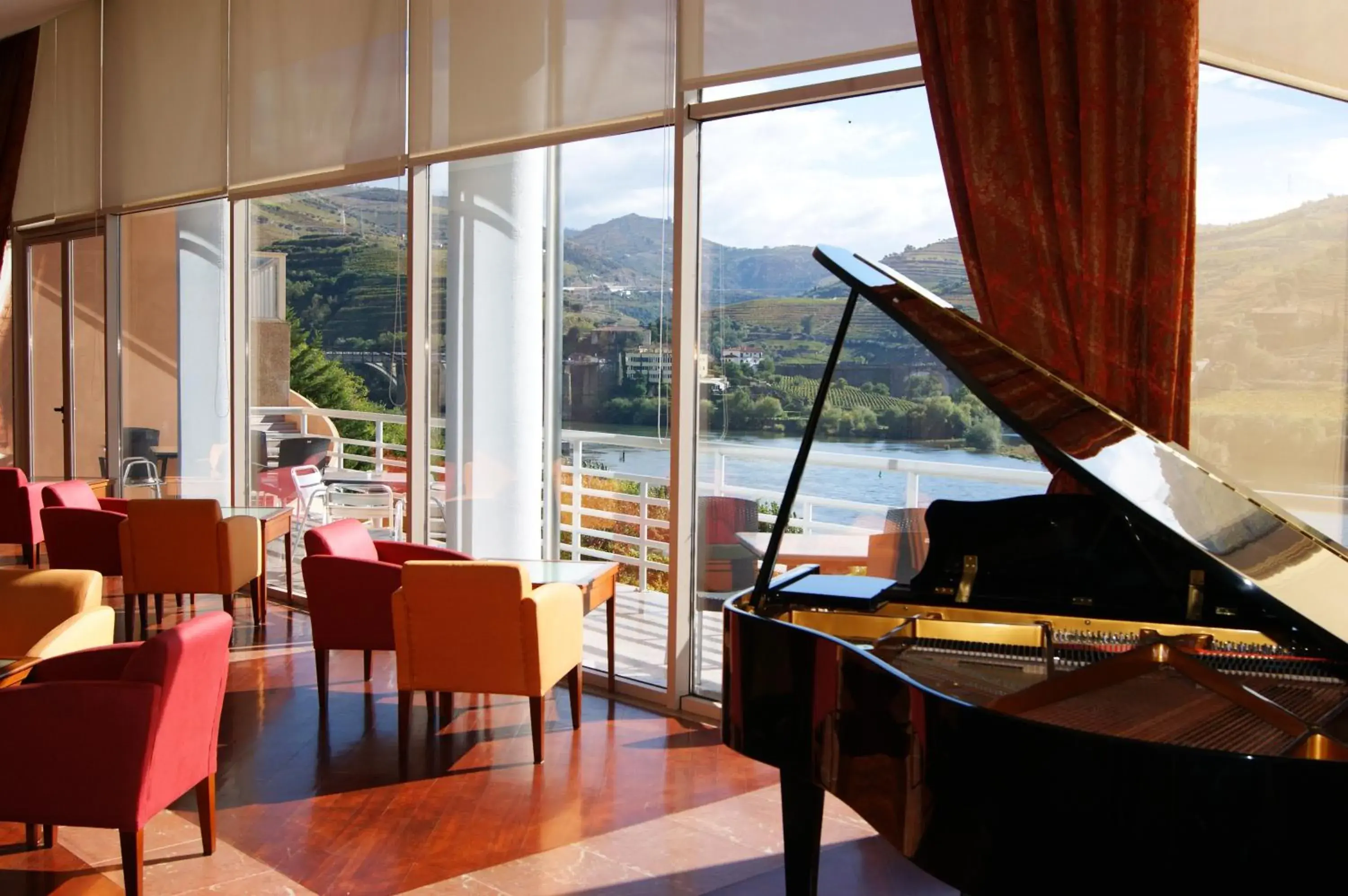 Lounge or bar in Hotel Regua Douro