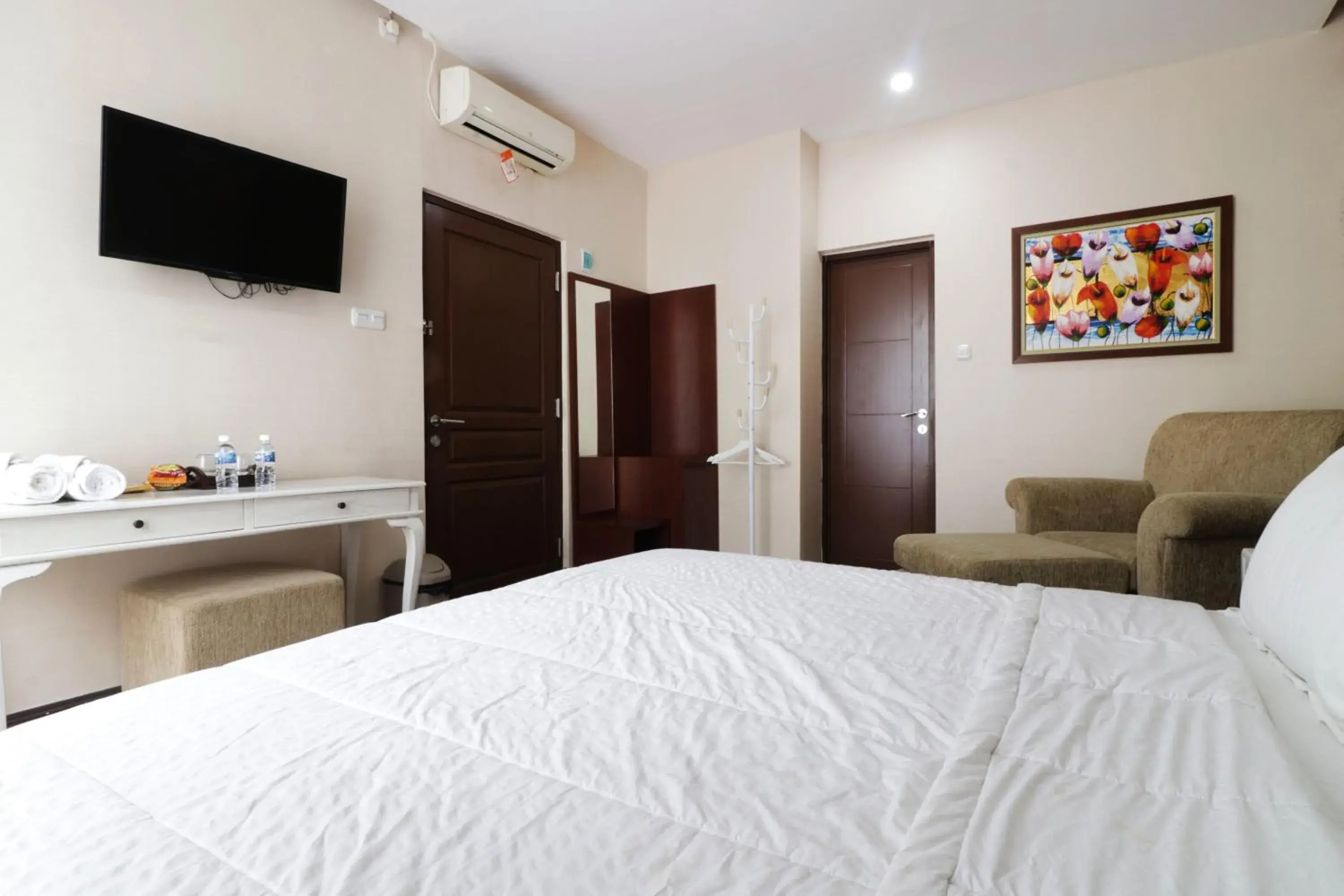 TV and multimedia, Bed in Jayagiri Guesthouse