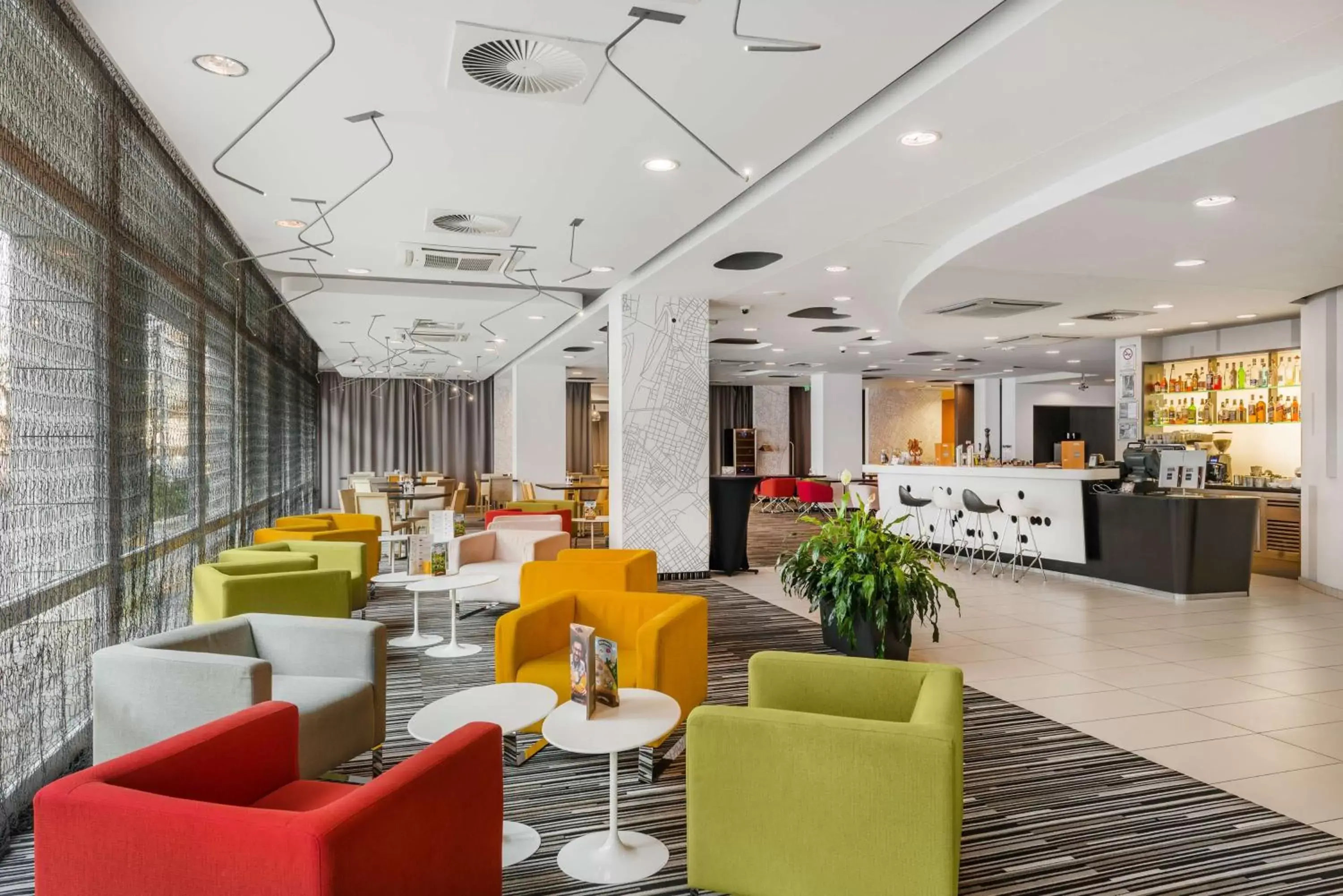 Lobby or reception, Restaurant/Places to Eat in Park Inn By Radisson Budapest