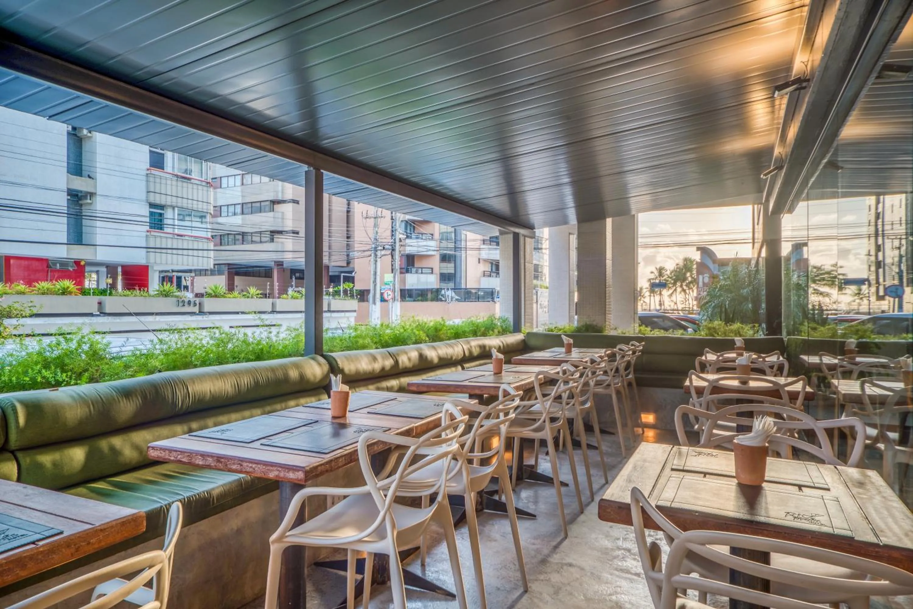 Restaurant/places to eat in Ritz Praia Hotel