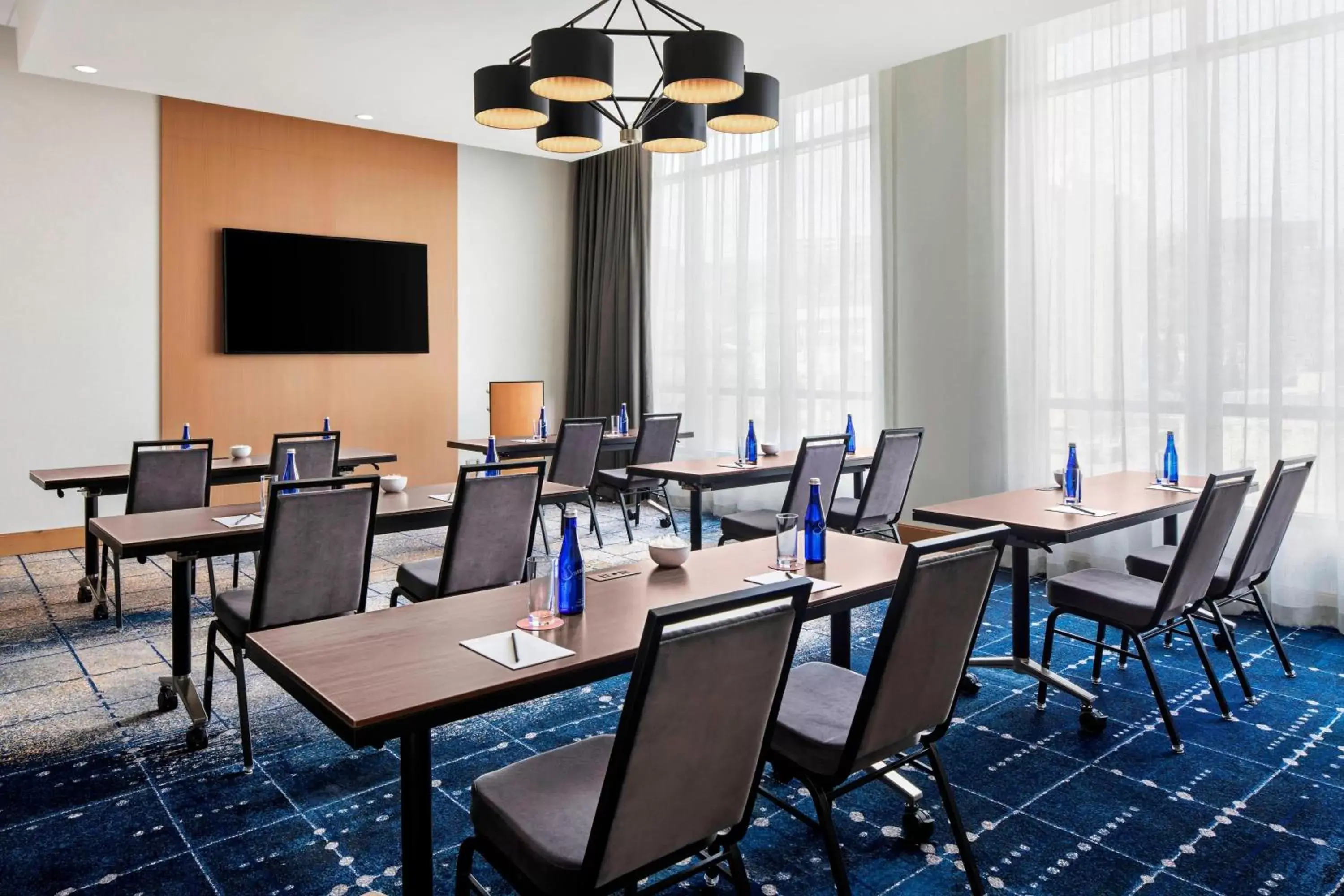 Meeting/conference room in The Oaklander Hotel, Autograph Collection