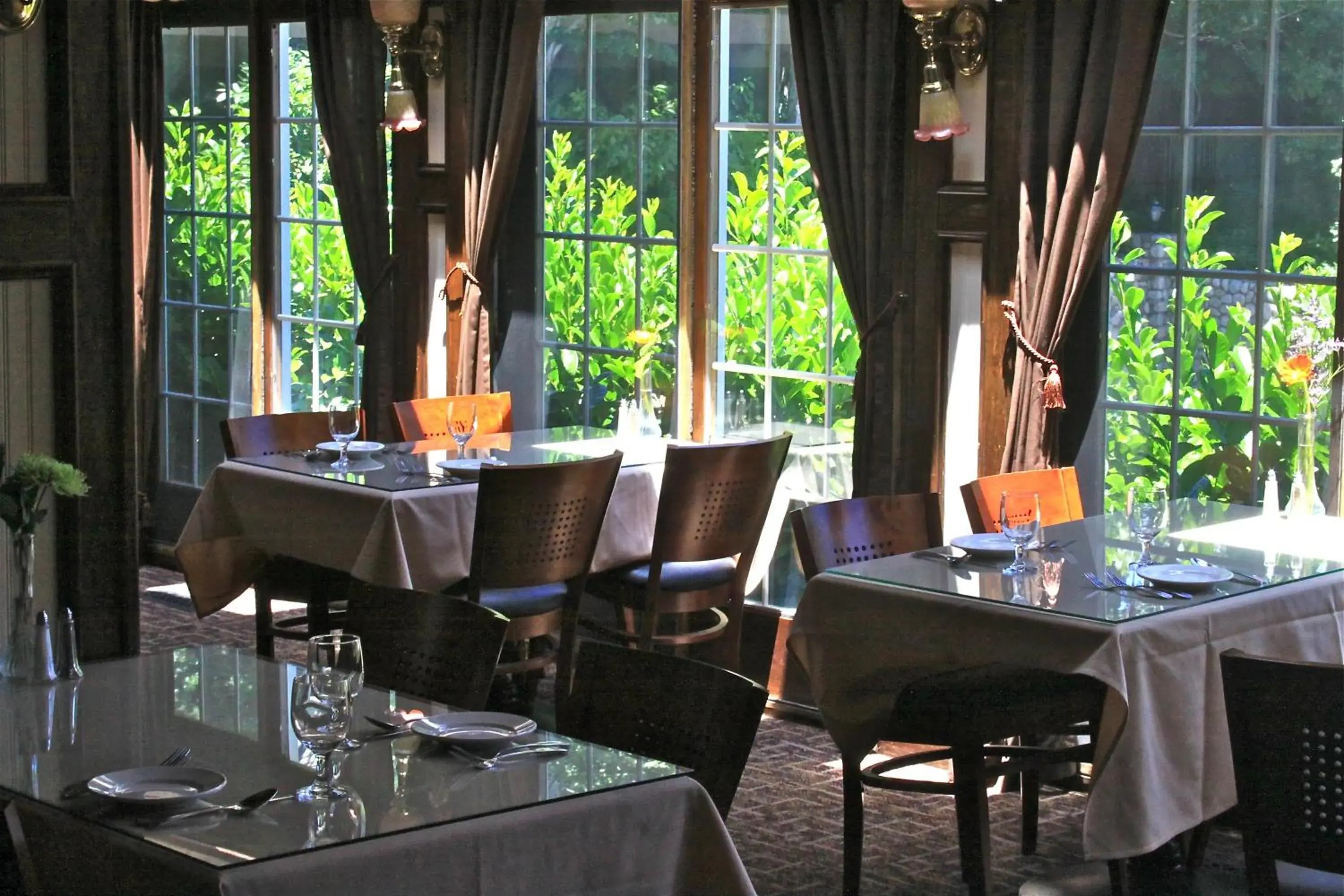 Restaurant/places to eat in Saddleback Inn at Lake Arrowhead Restaurant/places to eat in Saddleback Inn at Lake Arrowhead