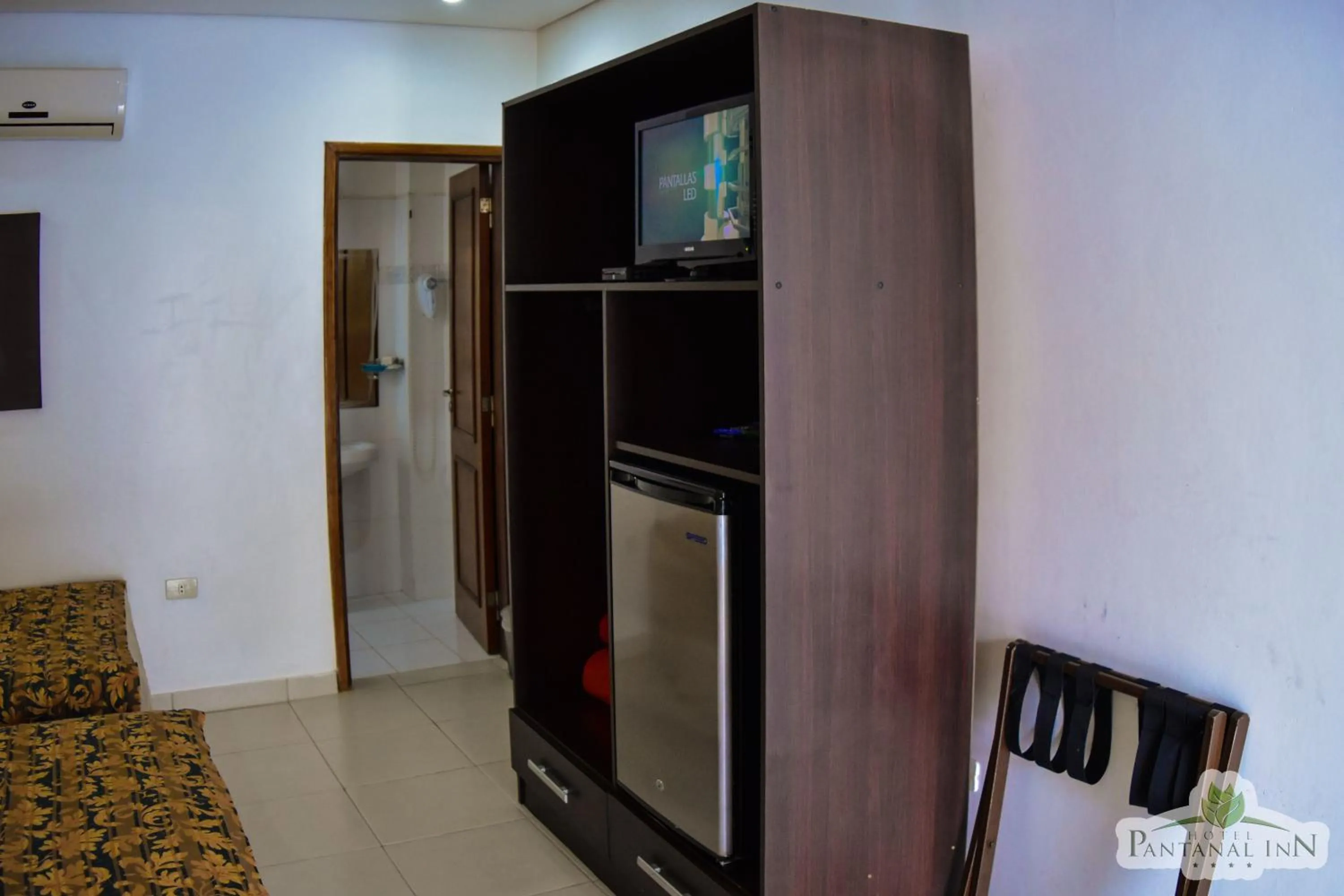 Library, TV/Entertainment Center in Hotel Pantanal Inn
