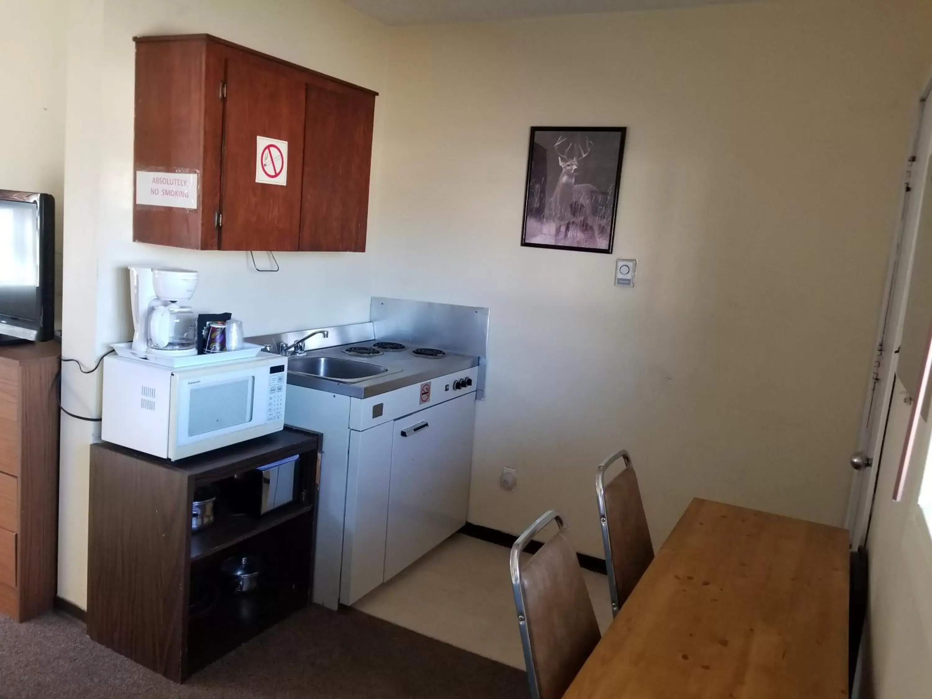 Kitchen/Kitchenette in Melsask Motel