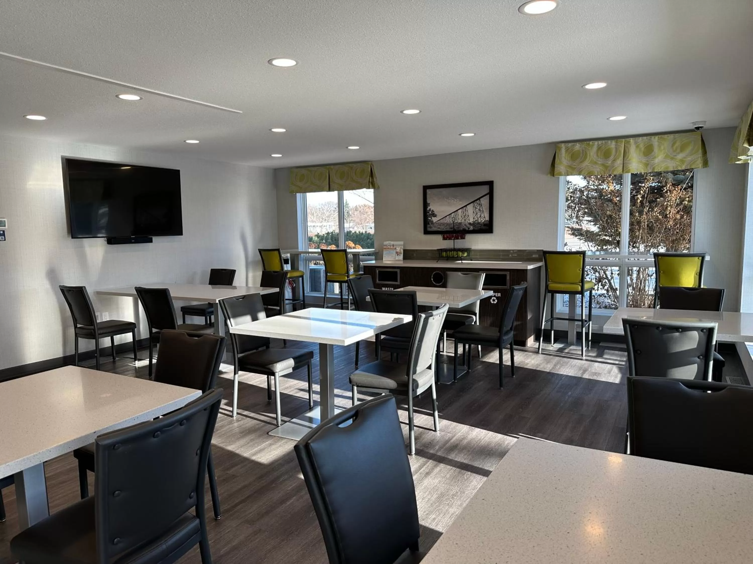 Super 8 by Wyndham Lethbridge