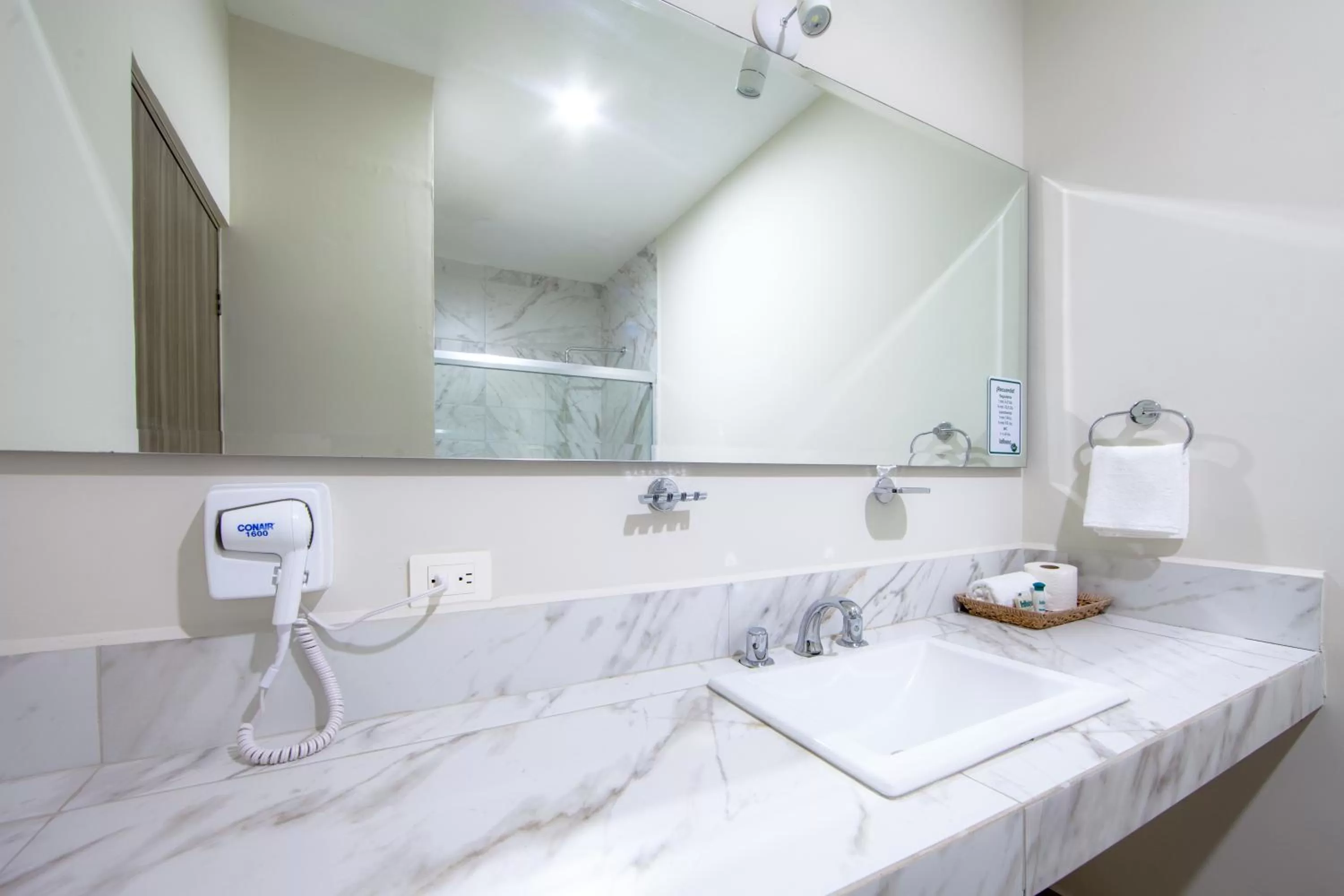 Bathroom in InHouse Hotel Culiacán