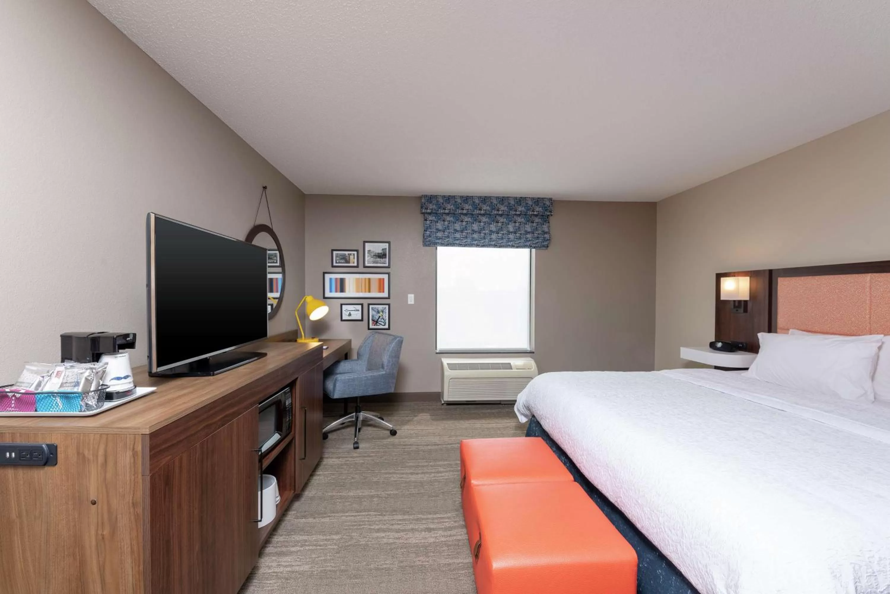 Bedroom, Bed in Hampton Inn Warsaw