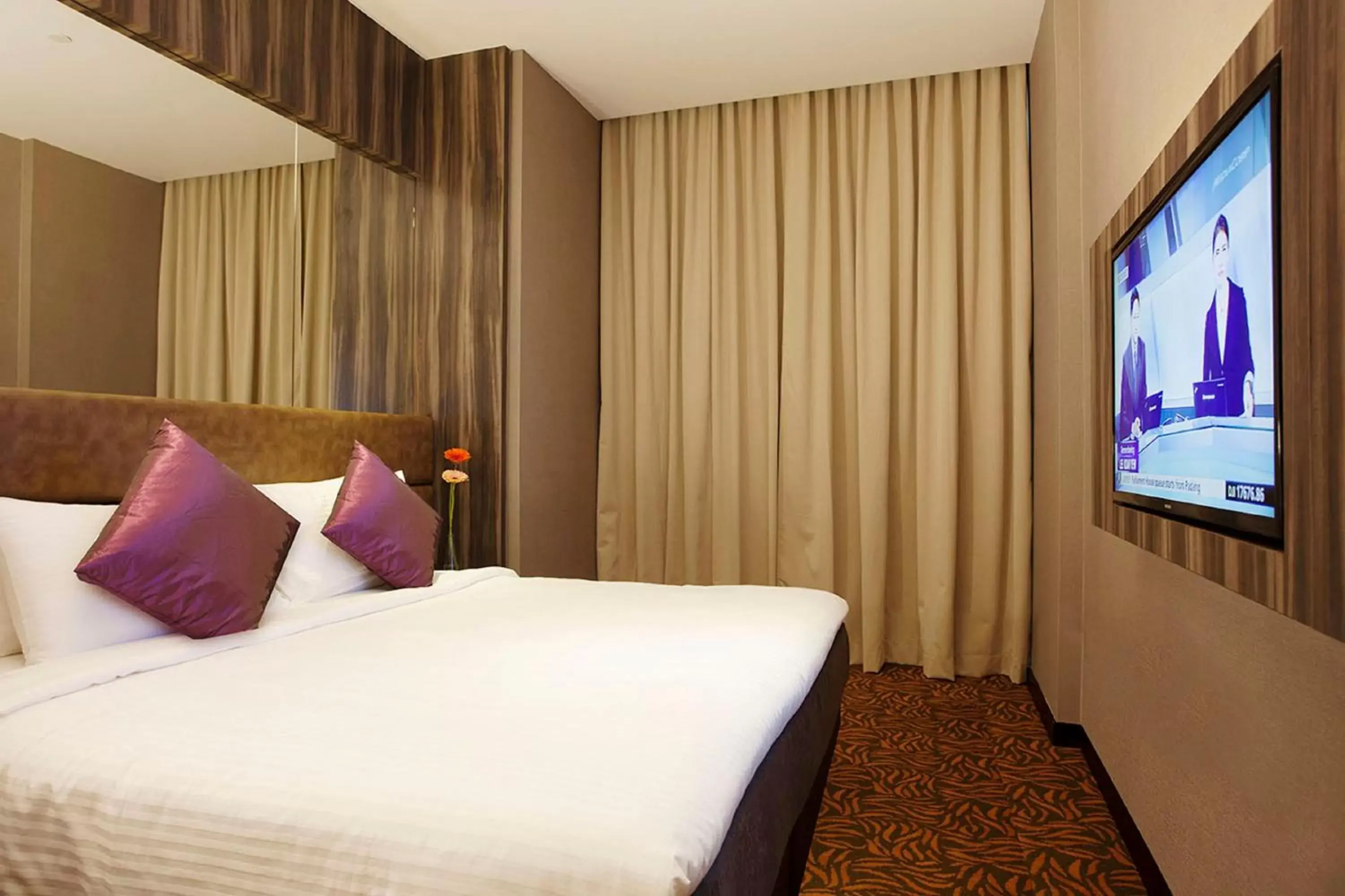 Bedroom, Bed in Aqueen Hotel Paya Lebar