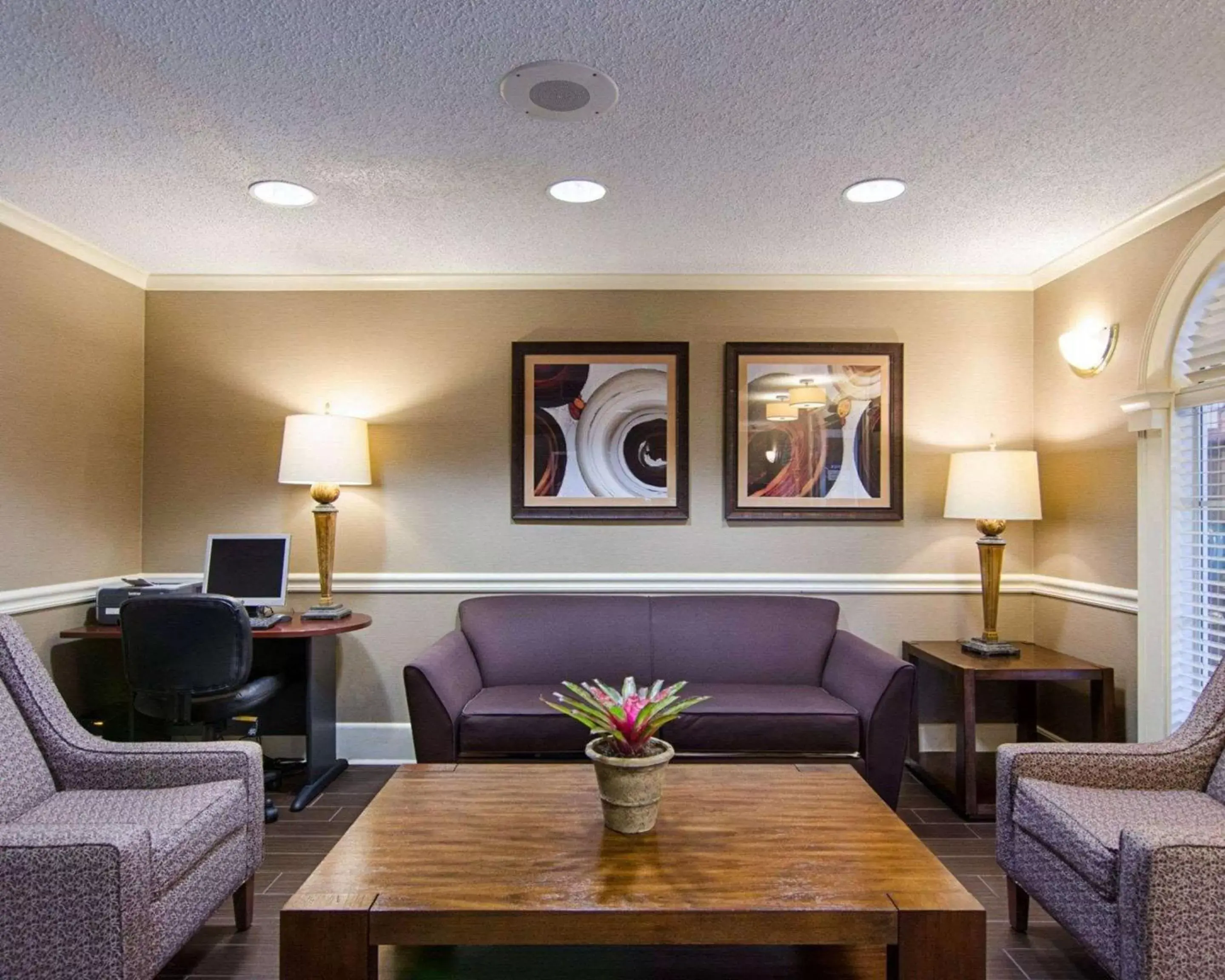 Lobby or reception, Seating Area in Quality Inn & Suites Little Rock West