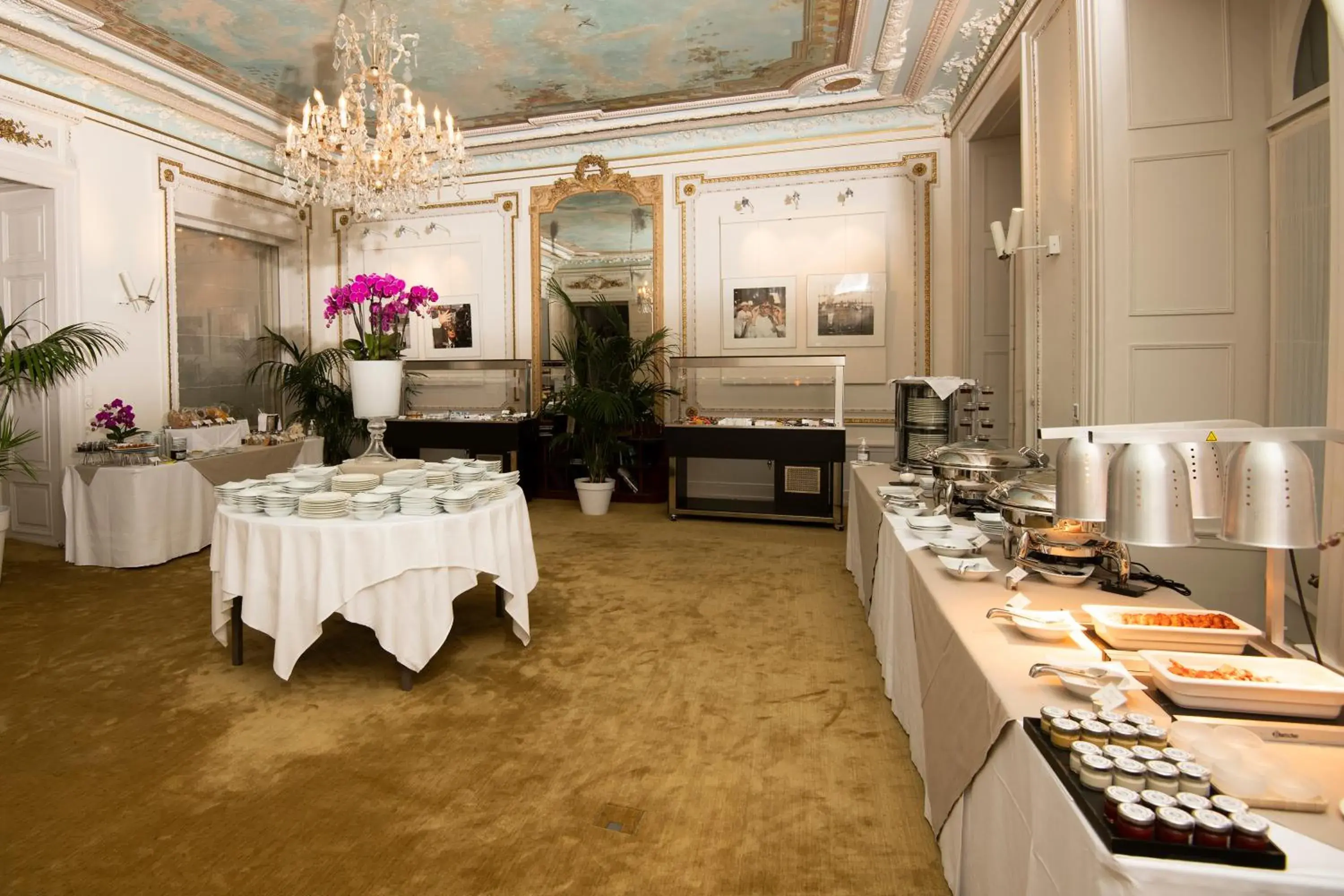 Buffet breakfast, Restaurant/Places to Eat in Hotel Des Trois Couronnes & Spa - The Leading Hotels of the World