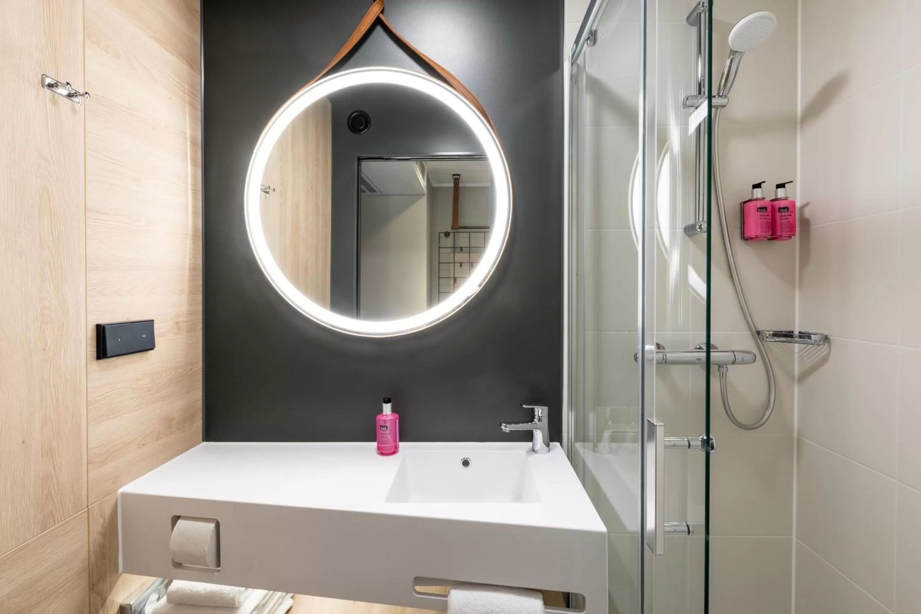 Bathroom in Moxy Dortmund City