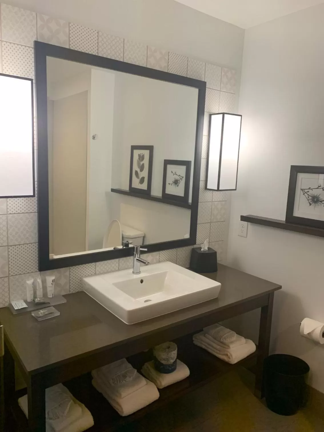 Bathroom in Country Inn & Suites by Radisson, Smithfield-Selma, NC