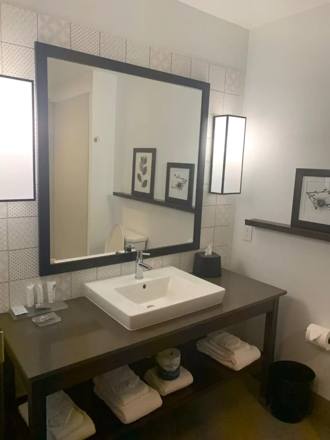 Bathroom in Country Inn & Suites by Radisson, Smithfield-Selma, NC