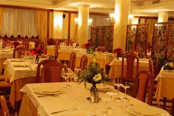 Restaurant/Places to Eat in Hotel Ristorante Al Boschetto