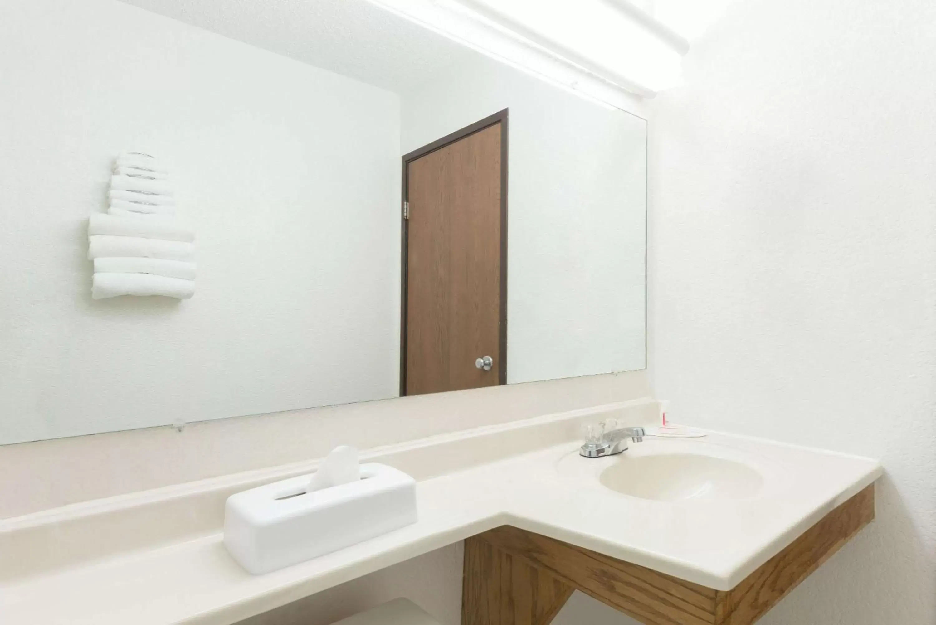 Bathroom in Super 8 by Wyndham Twinsburg/Cleveland Area