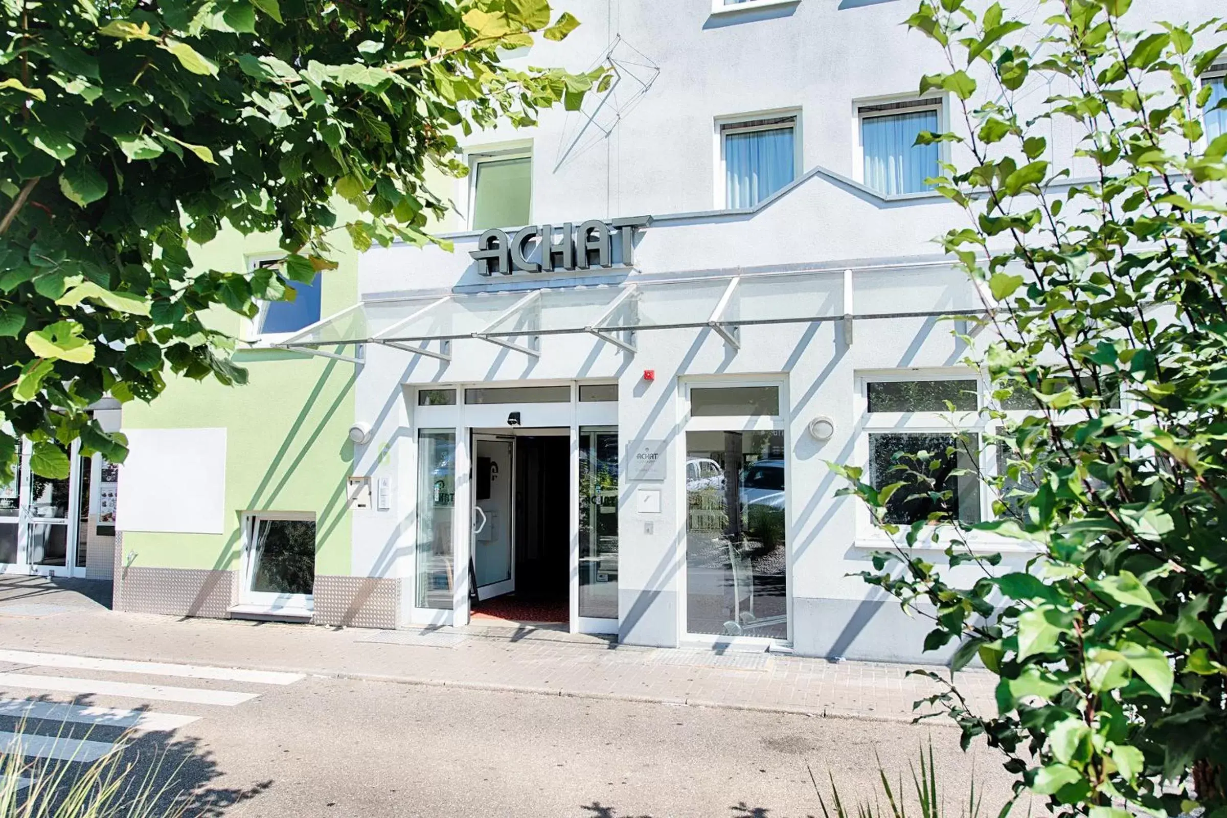 Facade/entrance, Property Building in ACHAT Hotel Stuttgart Zuffenhausen