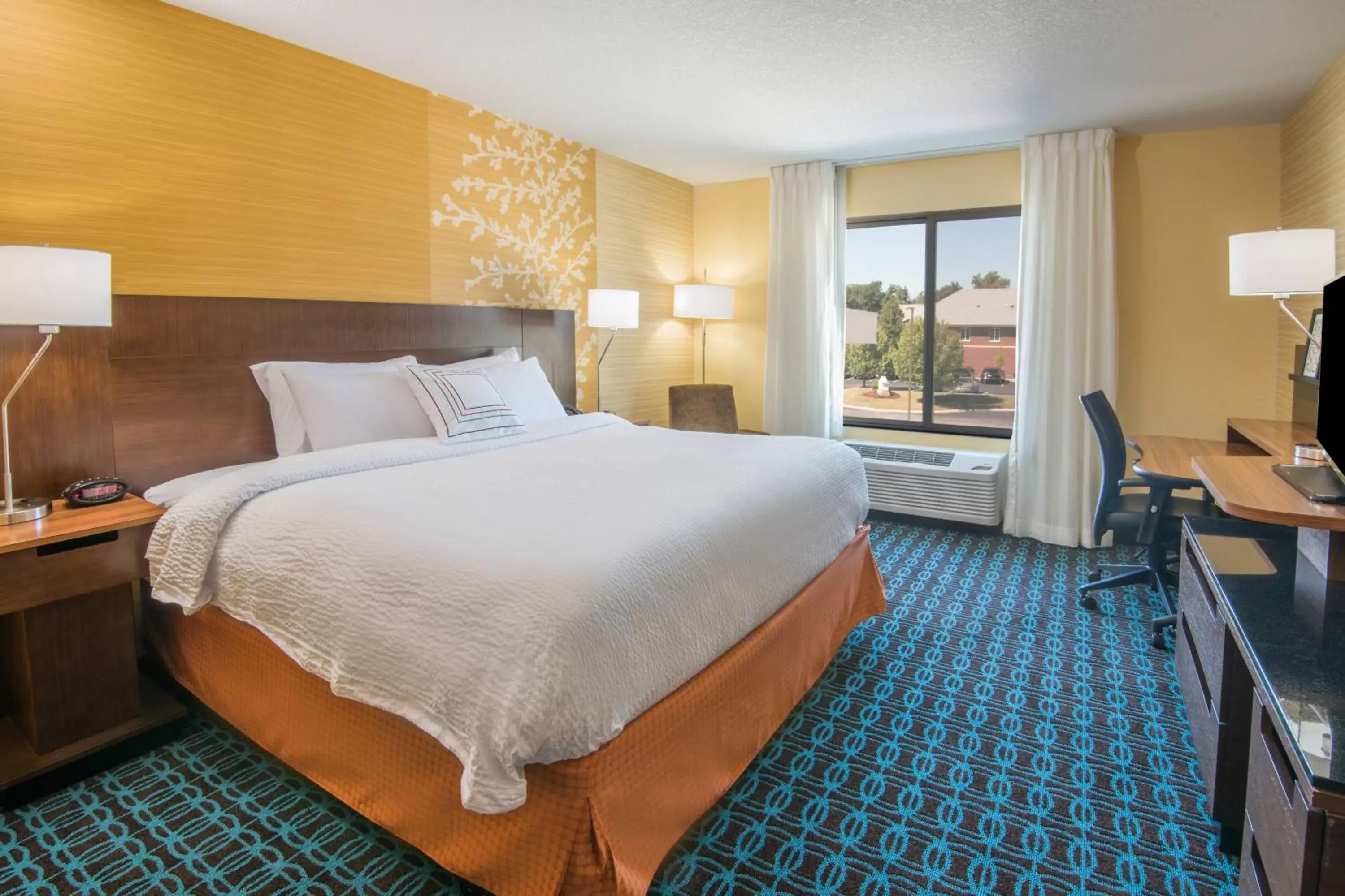 Photo of the whole room, Bed in Fairfield Inn & Suites by Marriott Fort Wayne Southwest