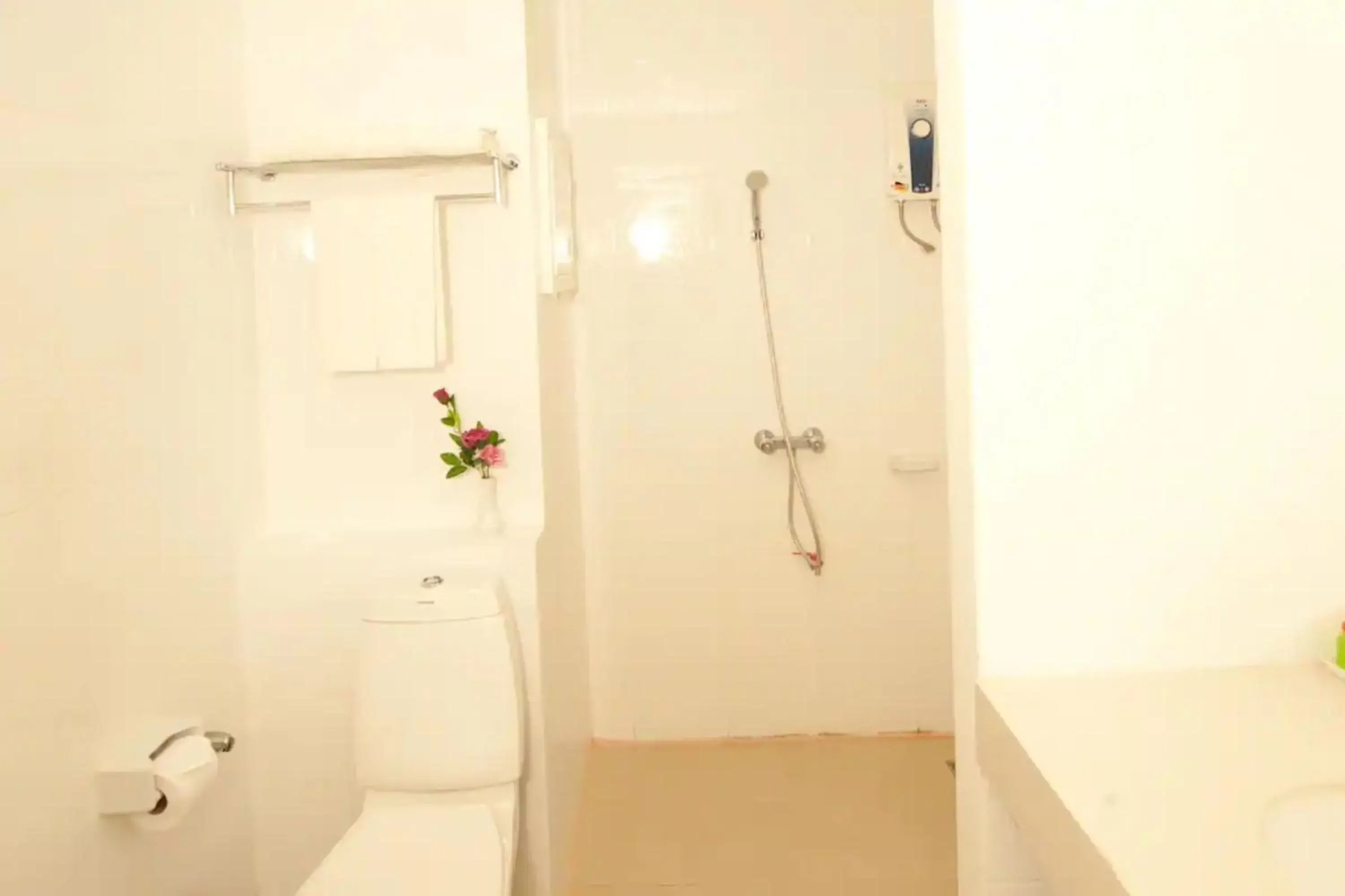 Shower, Bathroom in Convenient Grand Hotel SHA Extra Plus