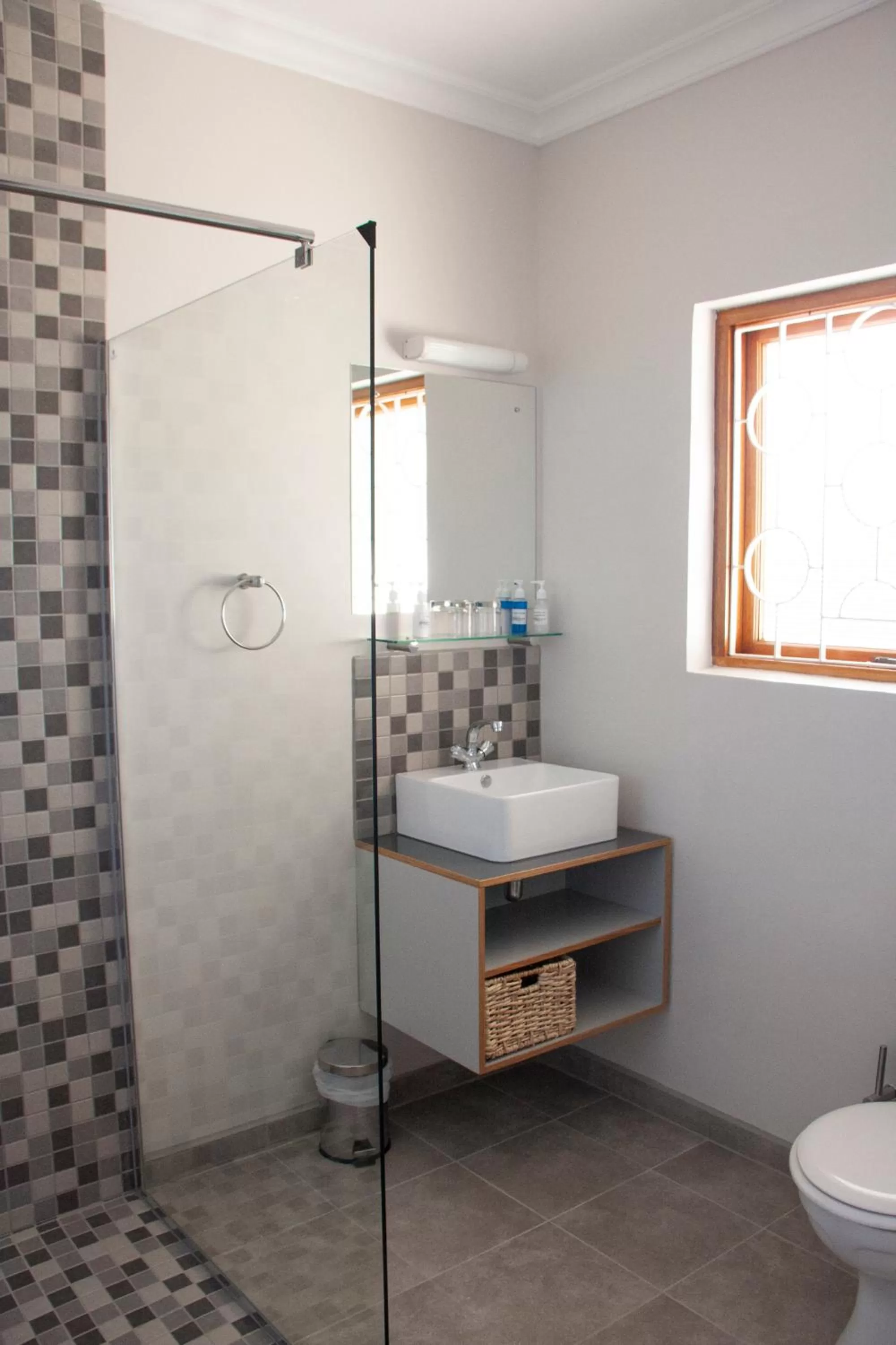 Shower, Bathroom in Kramersdorf Guesthouse